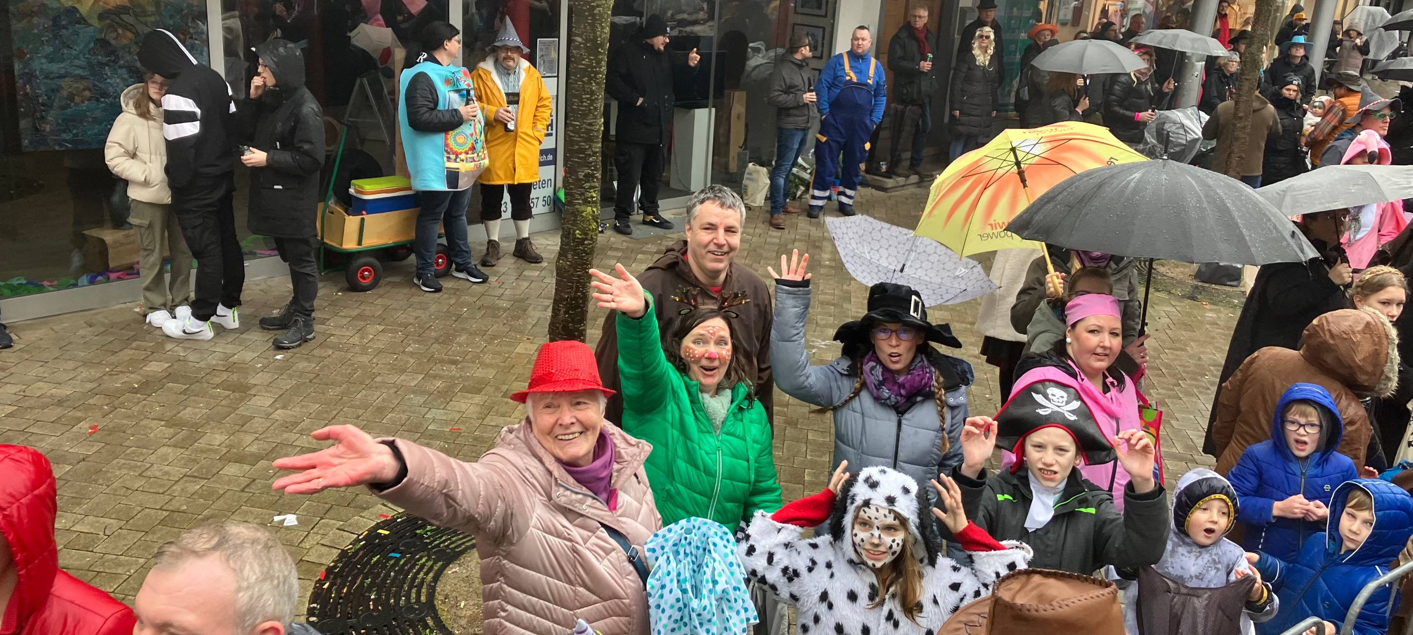 Friedlicher Karnevalszug in Menden