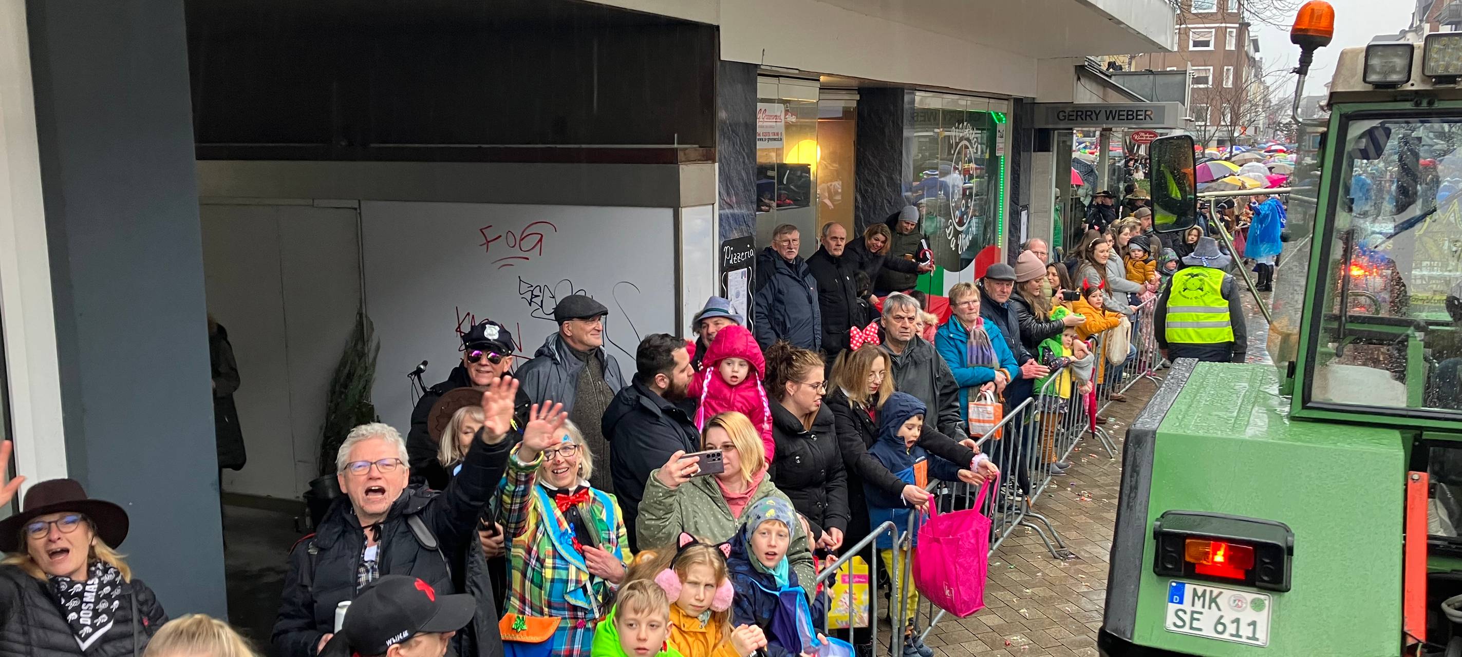 Friedlicher Karnevalszug in Menden