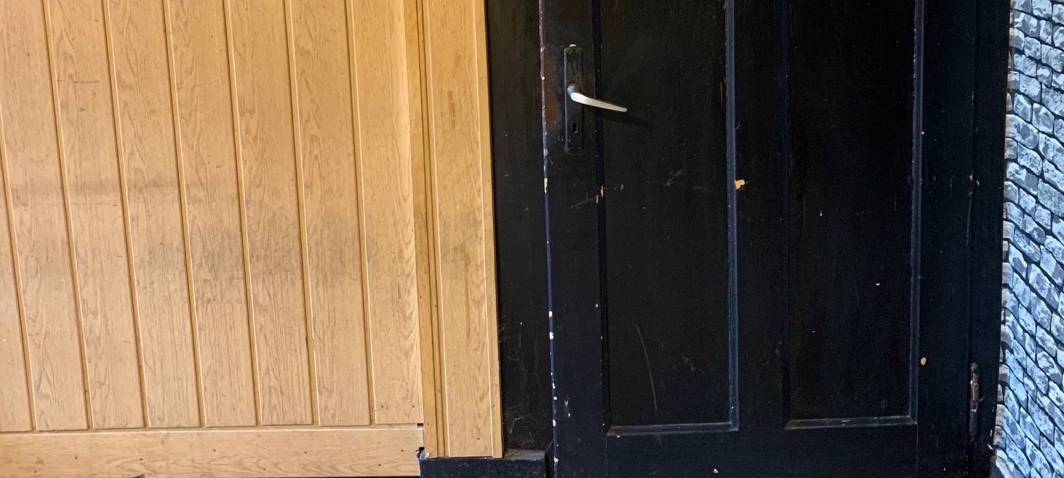 Kneipe im 60er Jahre-Stil als Treffpunkt