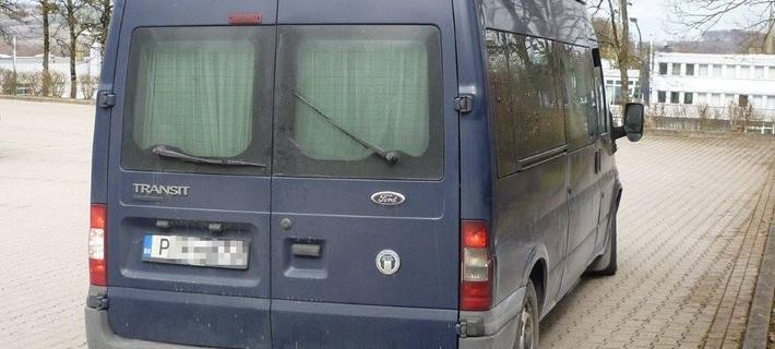 Hochzeitsgesellschaft mit Rostlaube im MK angehalten