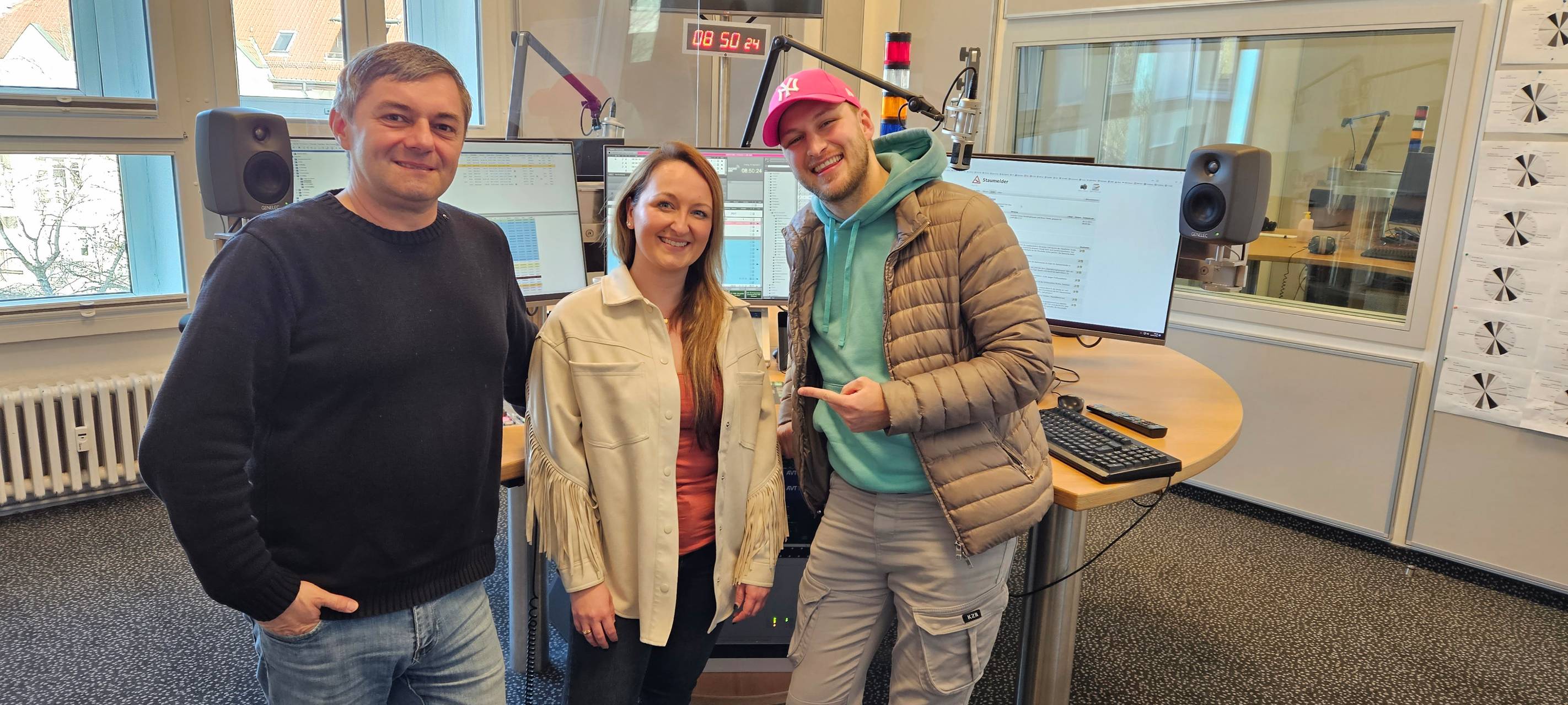 Besuch von DSDS: David Leischik bei Radio MK