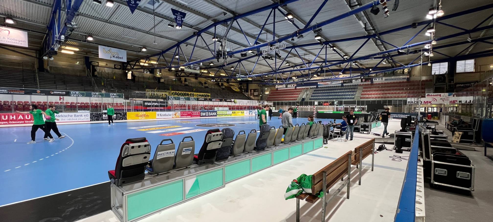 Premiere: Handball in der Eissporthalle in Iserlohn