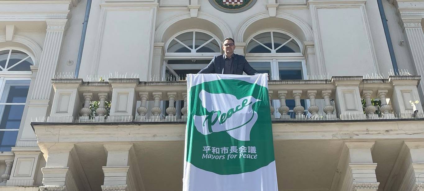 Flaggen für den Frieden in Iserlohn und Plettenberg