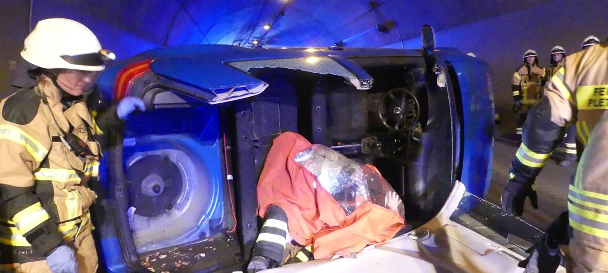 Großangelegte Feuerwehrübung im Hestenbergtunnel in Plettenberg