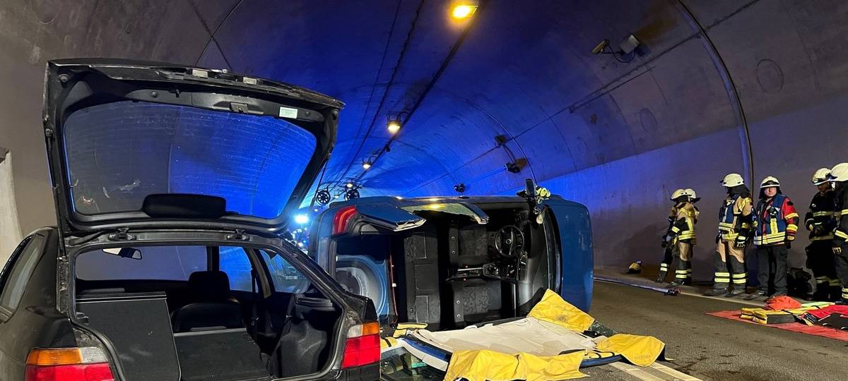 Großangelegte Feuerwehrübung im Hestenbergtunnel in Plettenberg
