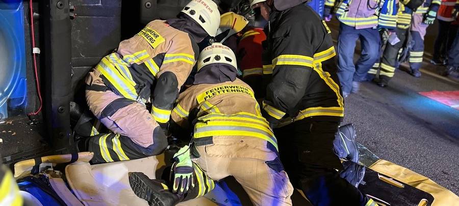 Großangelegte Feuerwehrübung im Hestenbergtunnel in Plettenberg