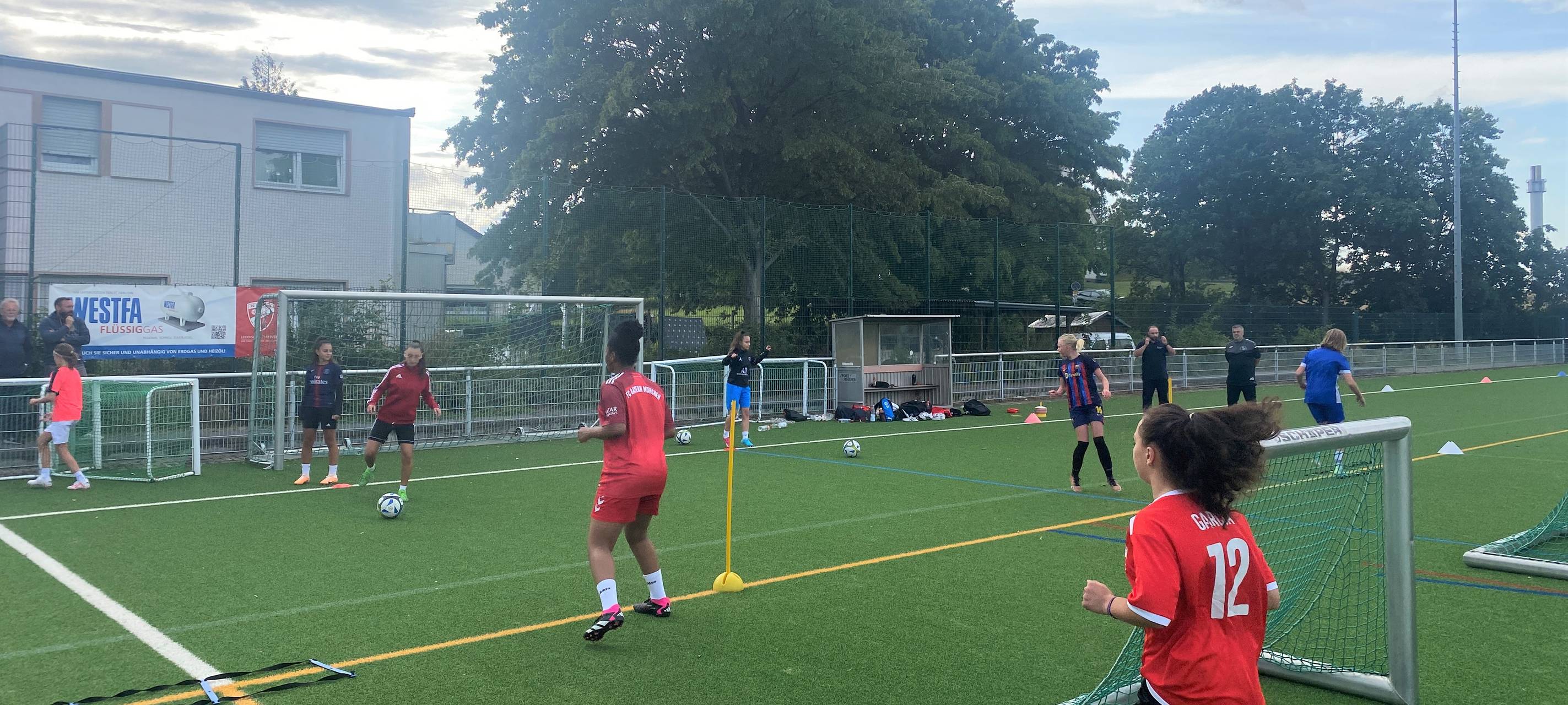 Frauenfußball boomt auch im Märkischen Kreis: B-Juniorinnen FC Iserlohn