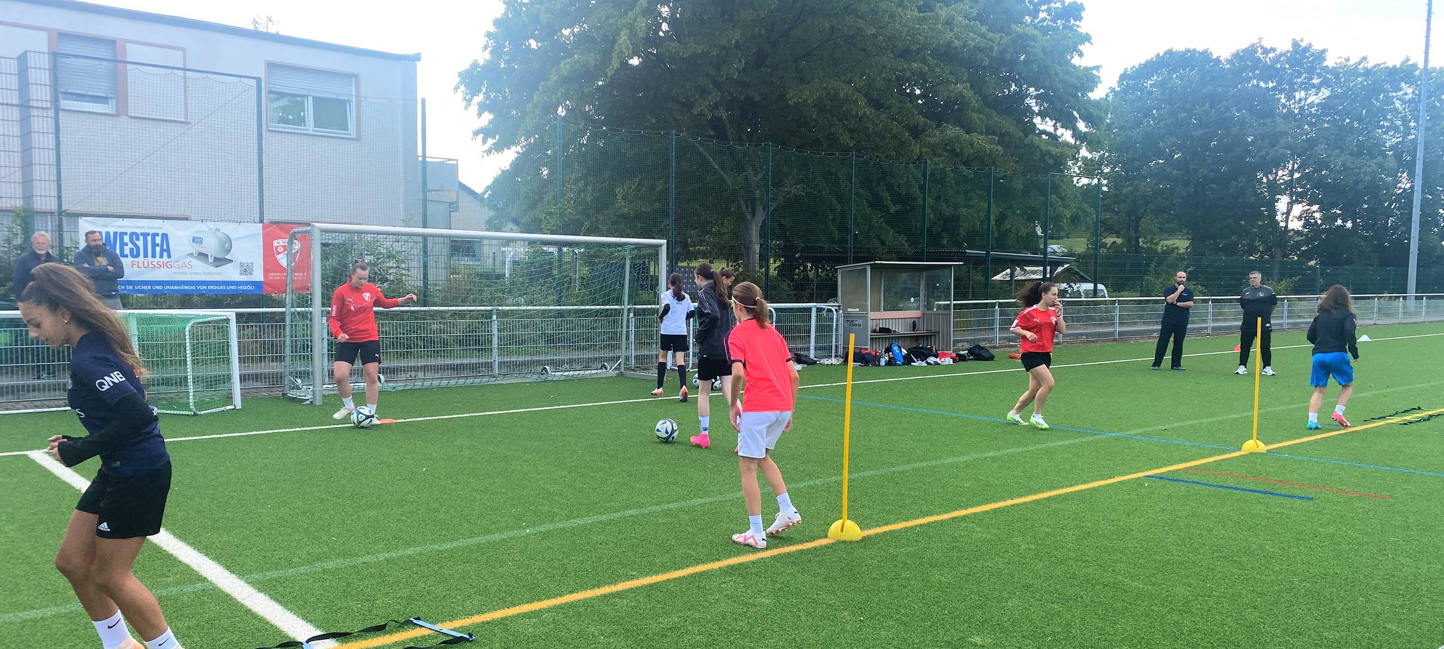 Frauenfußball boomt auch im Märkischen Kreis: B-Juniorinnen FC Iserlohn