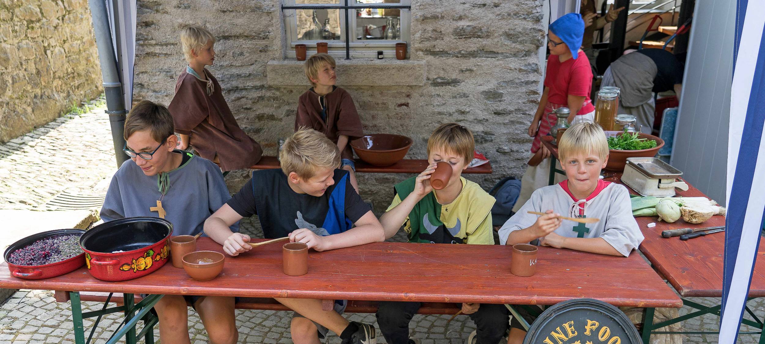 Historisches Ferienprogramm an der Luisenhütte in Balve Wocklum