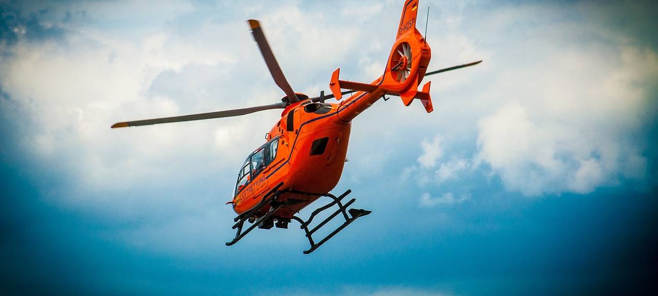 Ein Helikopter in der Luft