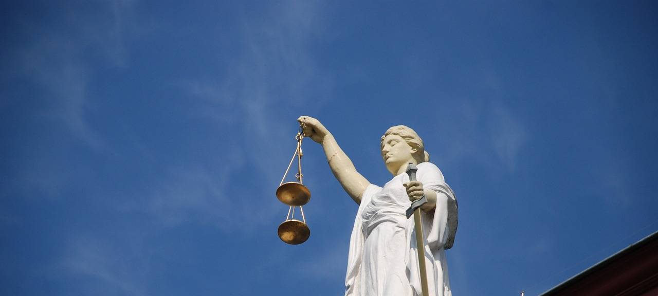 Tödliche Schüsse in Lüdenscheid: Angeklagter schweigt zu Prozessauftakt