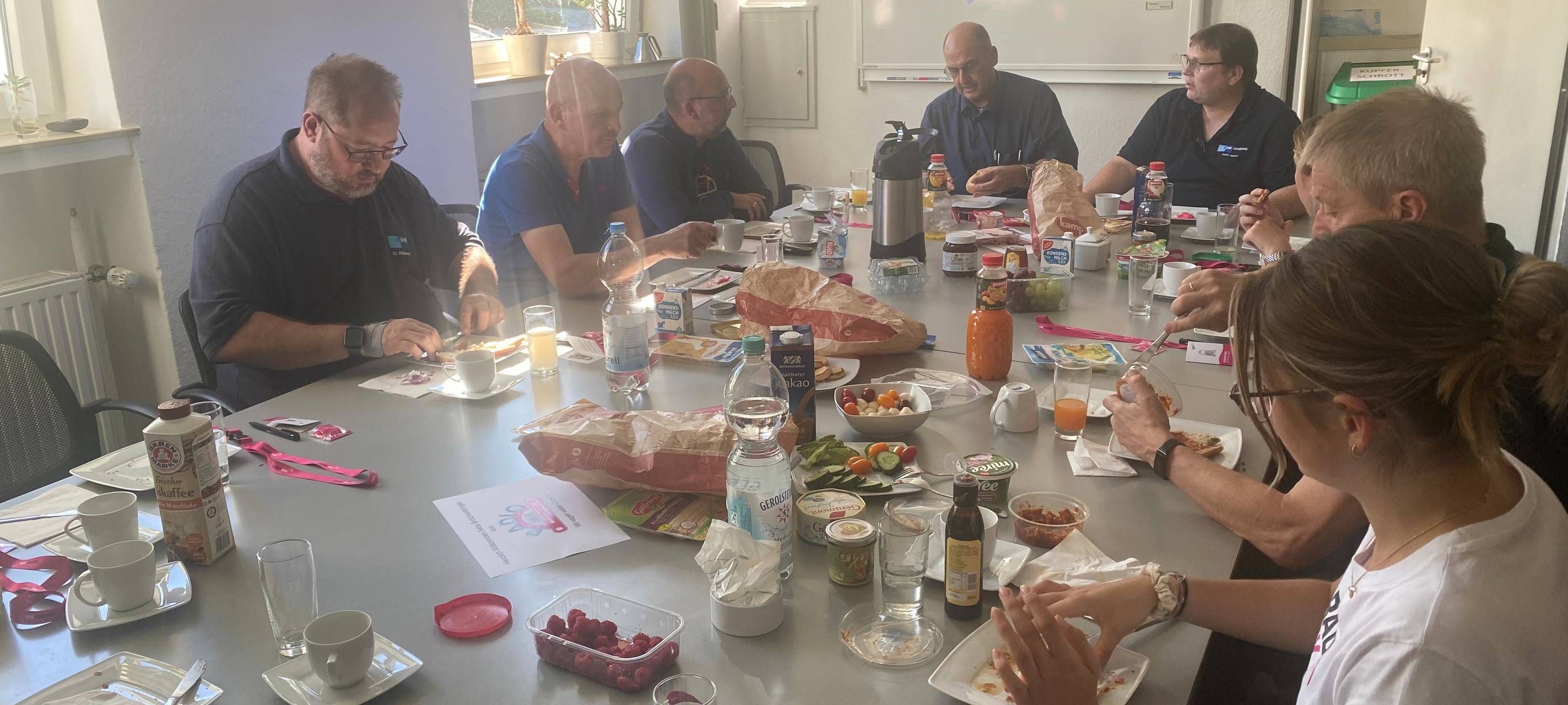 Brötchenbringer in der Werkstatt