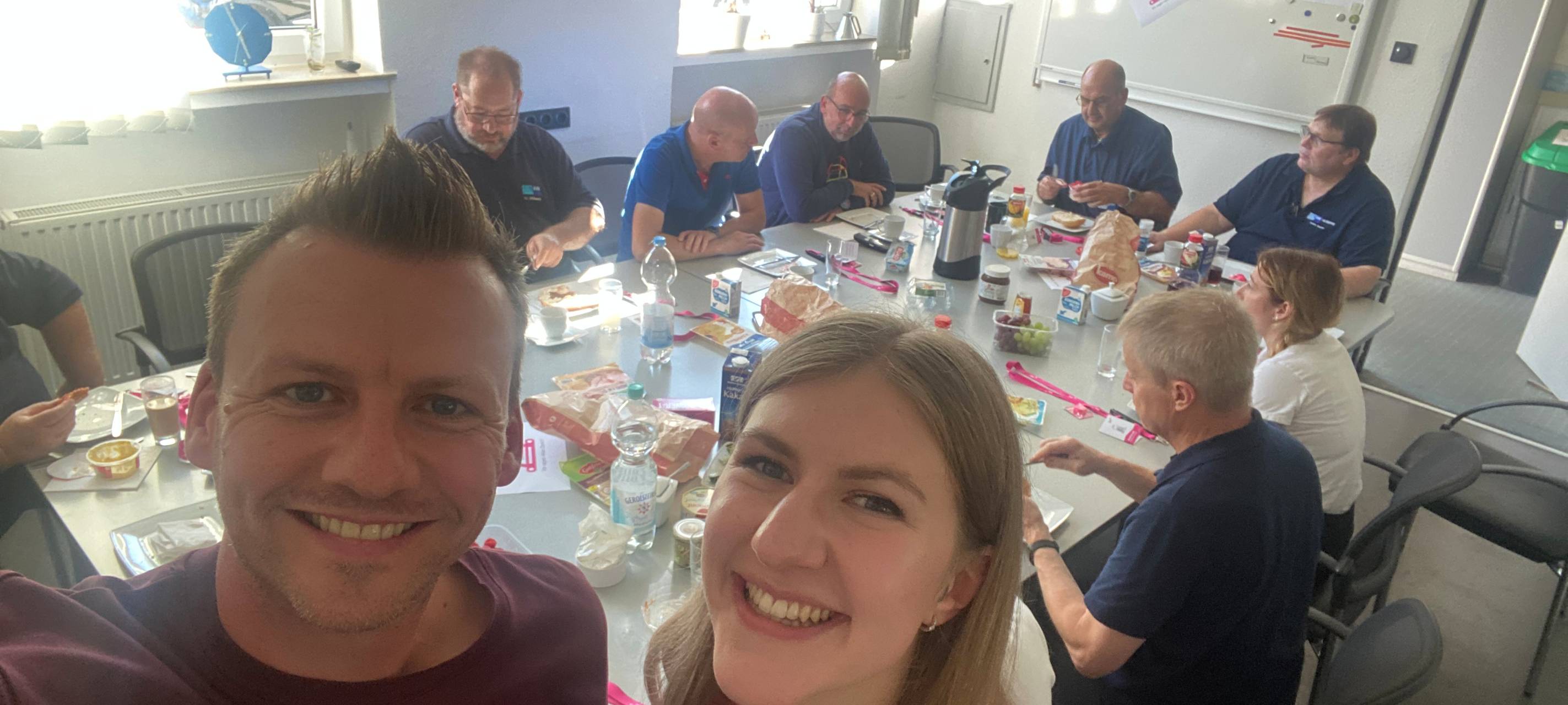 Brötchenbringer in der Werkstatt