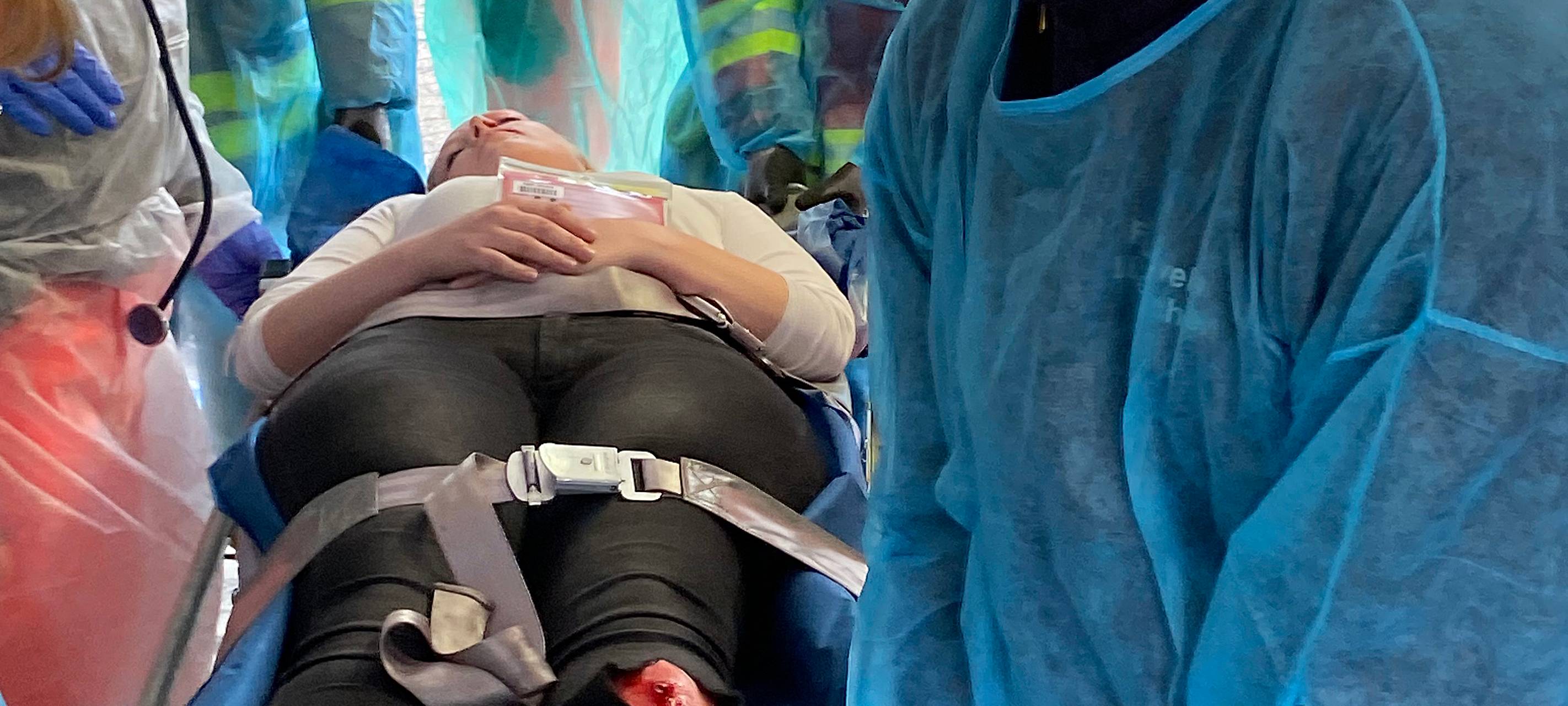Großübung in Plettenberg: Einsatzkräfte trainieren Massenpanik-Szenario