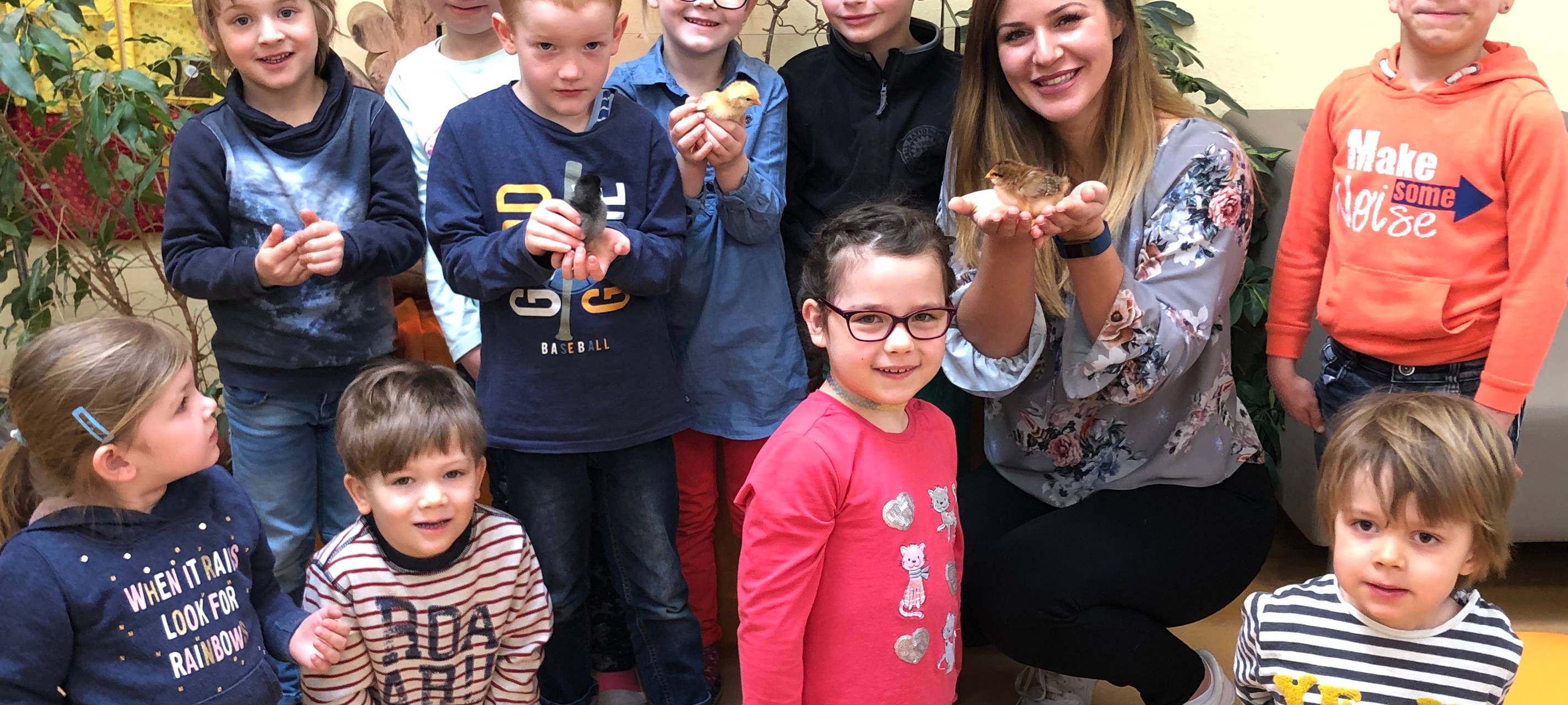 Küken zu Besuch in der Kita Abenteuerland Iserlohn