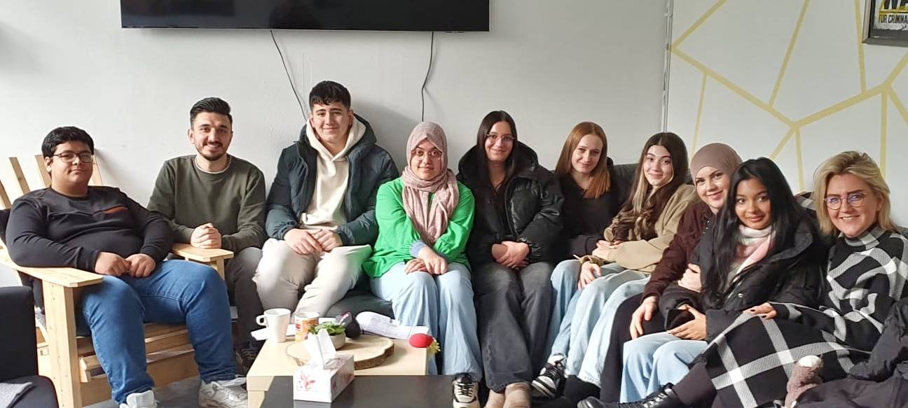 Video der Städtischen Gesamtschule Menden setzt ein Zeichen für Menschlichkeit