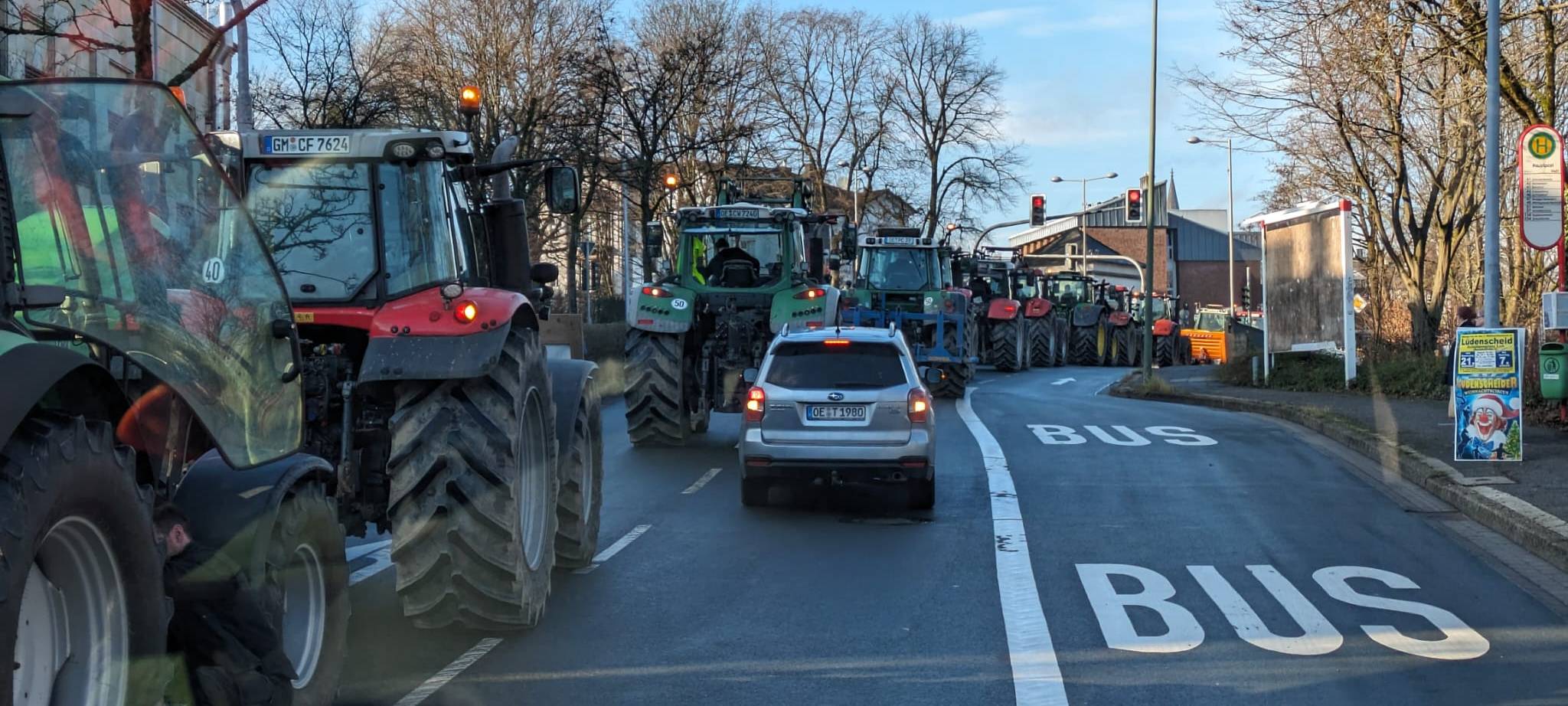 Auch die heimischen Landwirte brachten in Lüdenscheid bereits ihren Unmut mit einer Treckerkolonne zum Ausdruck.