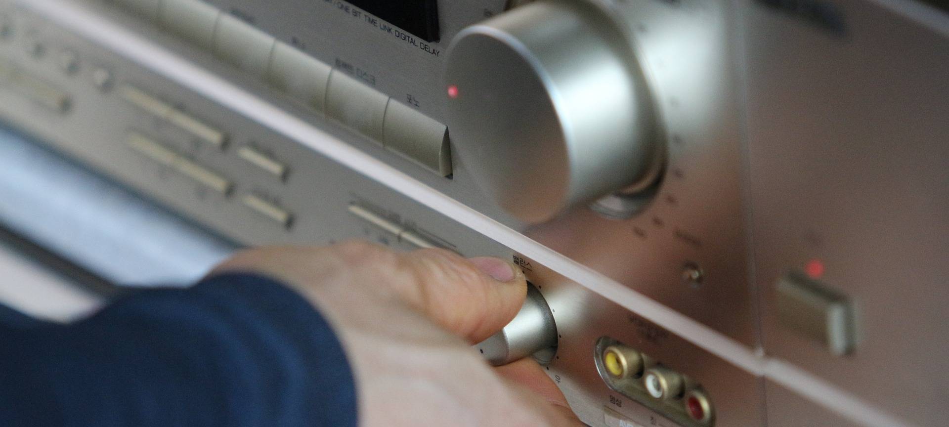 Wenn ihr euer Radio an einen Kabelanschluss anschließen wollt, benötigt ihr einen digitalen Receiver.