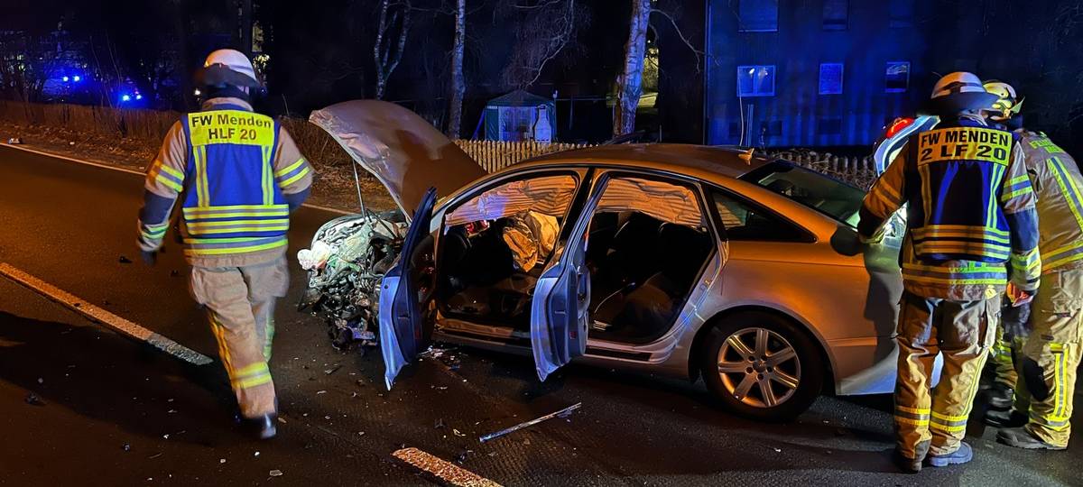 Unfall auf der B515 in Menden: Drohne behindert Rettungshubschrauber