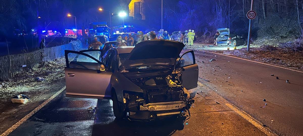 Unfall auf der B515 in Menden: Drohne behindert Rettungshubschrauber