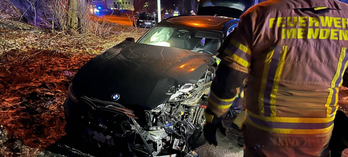 Unfall auf der B515 in Menden: Drohne behindert Rettungshubschrauber