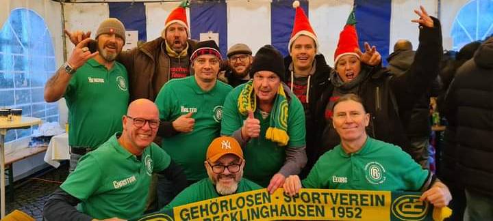 Weihnachtsbaum-Weitwurf beim Knutfest in Altena
