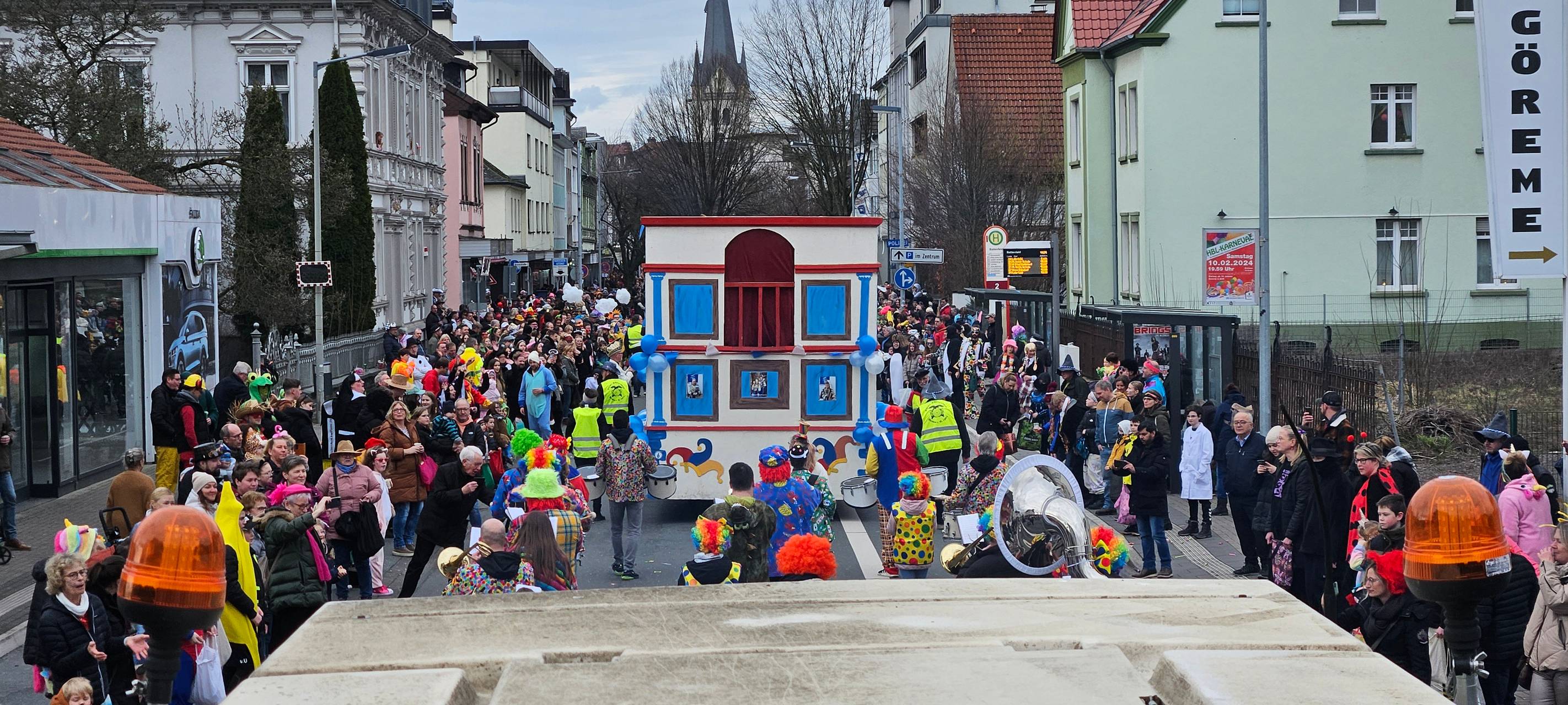 Zehntausende Menschen feiern in Menden