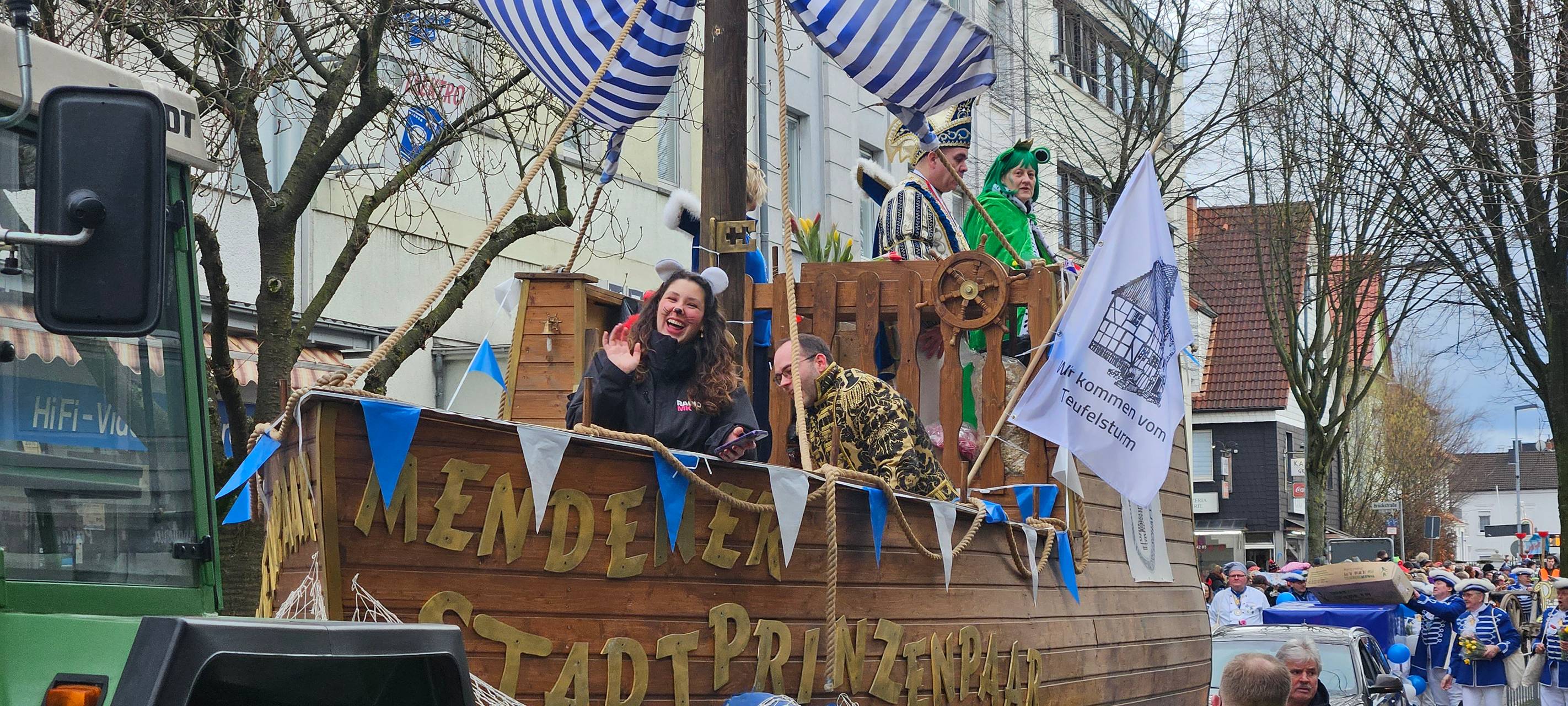 Zehntausende Menschen feiern in Menden