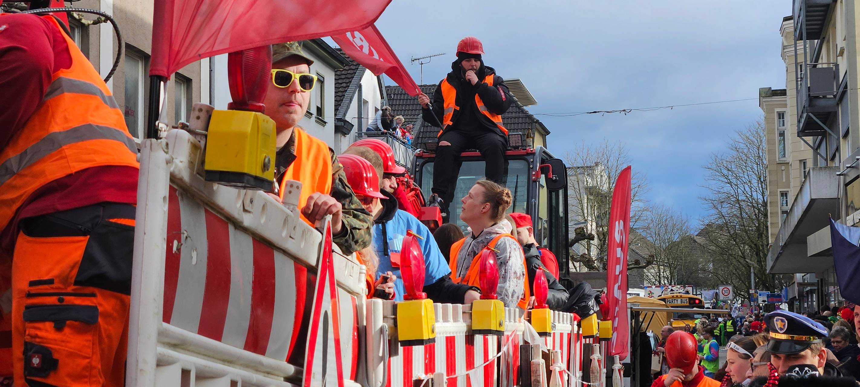 Zehntausende Menschen feiern in Menden
