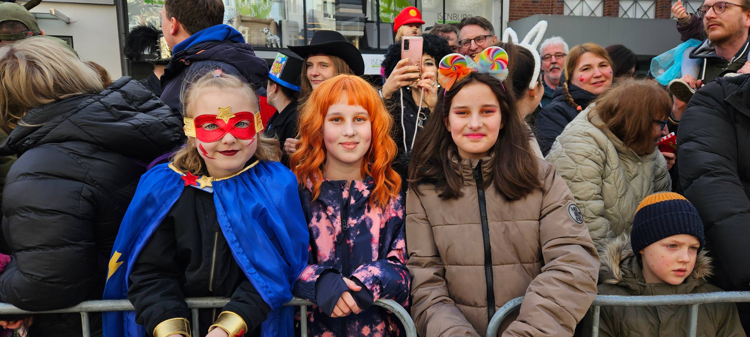 Zehntausende Menschen feiern in Menden