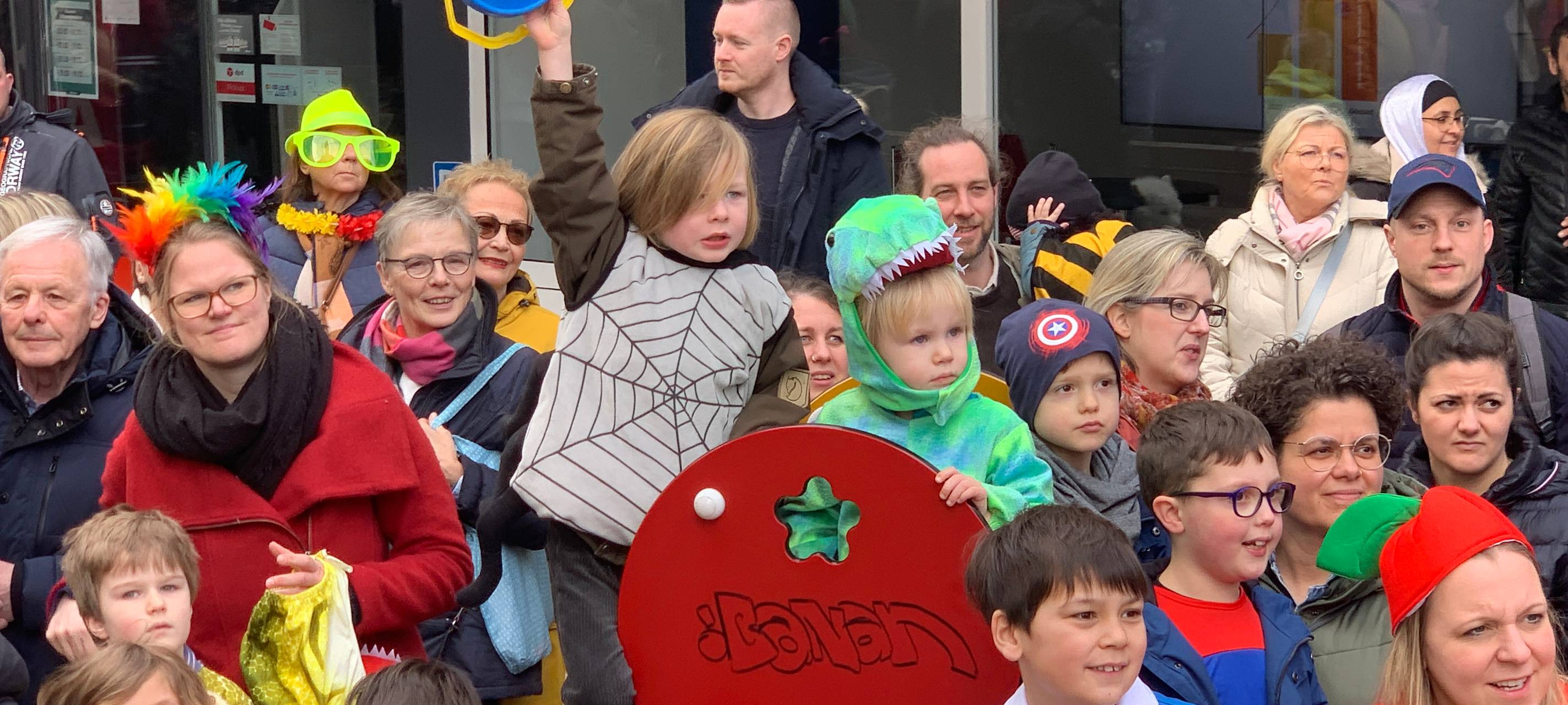 Zehntausende Menschen feiern in Menden