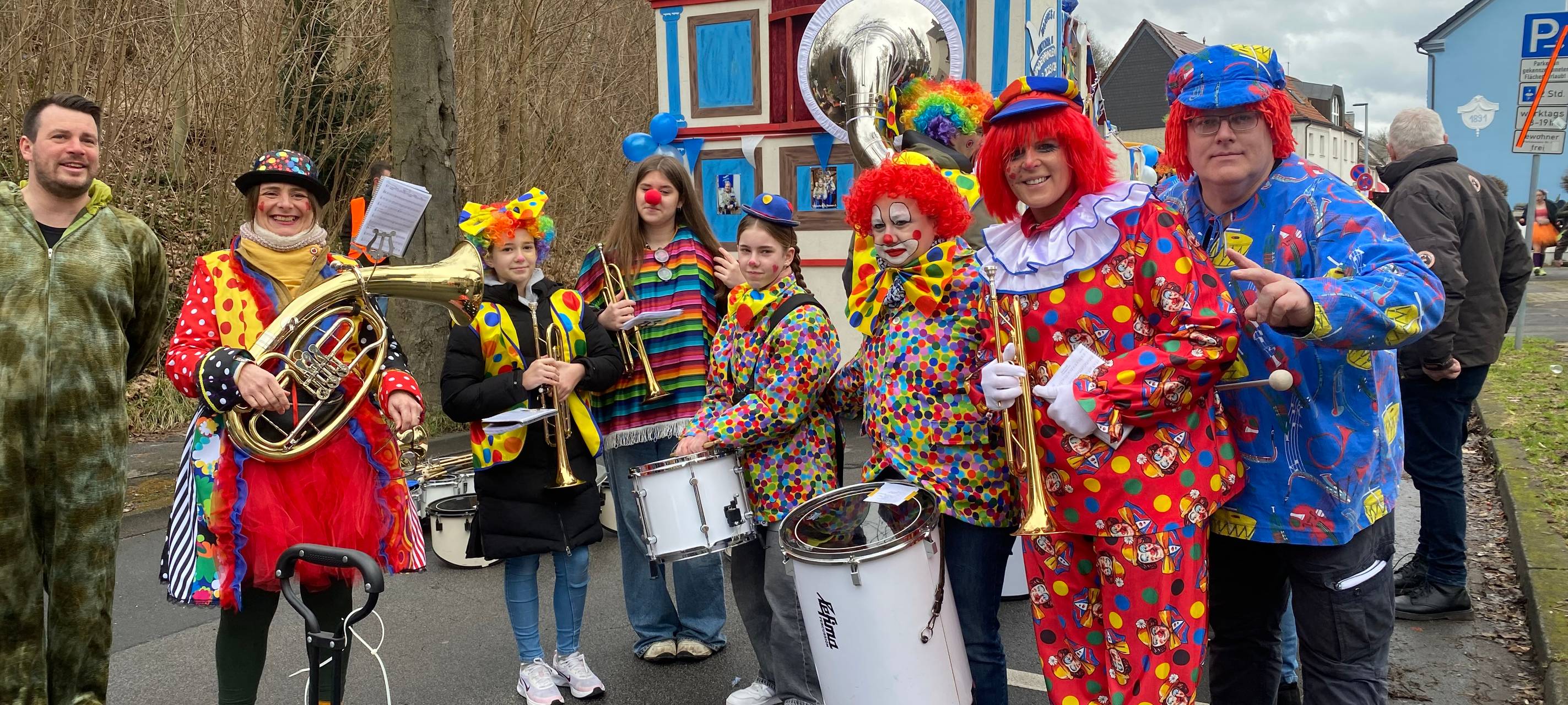 Zehntausende Menschen feiern in Menden