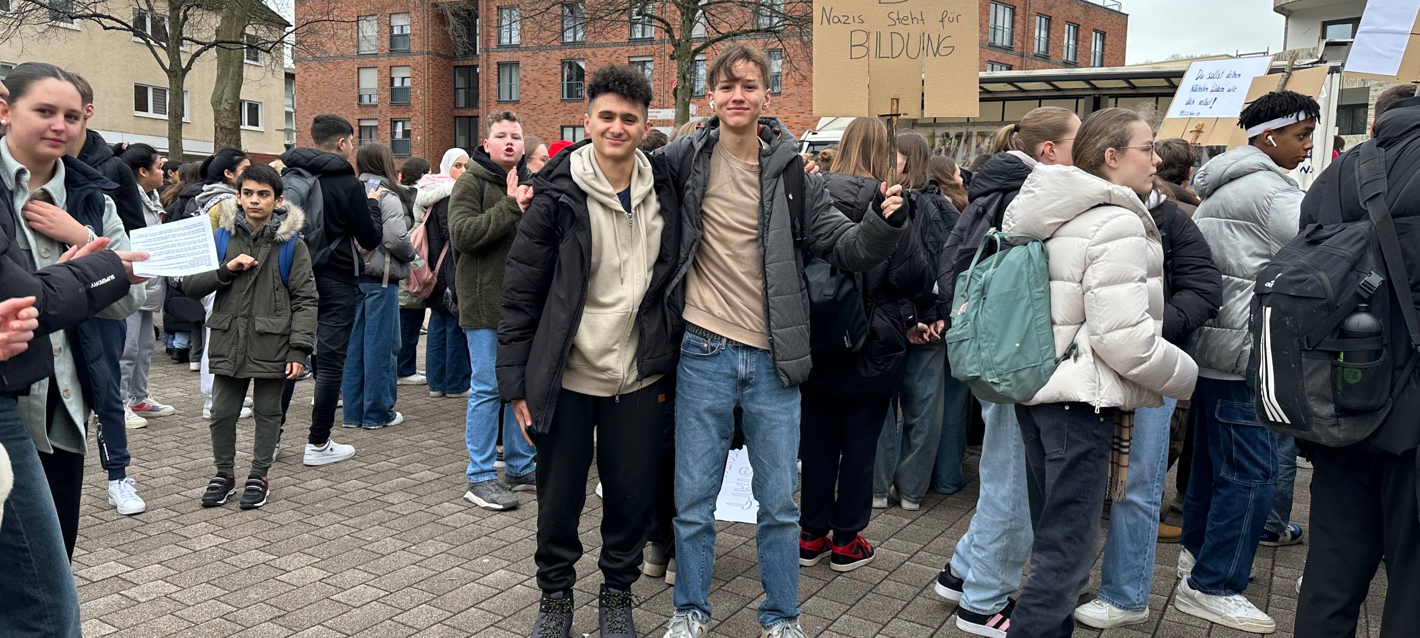 1.400 Schüler demonstrieren für Freiheit und Demokratie