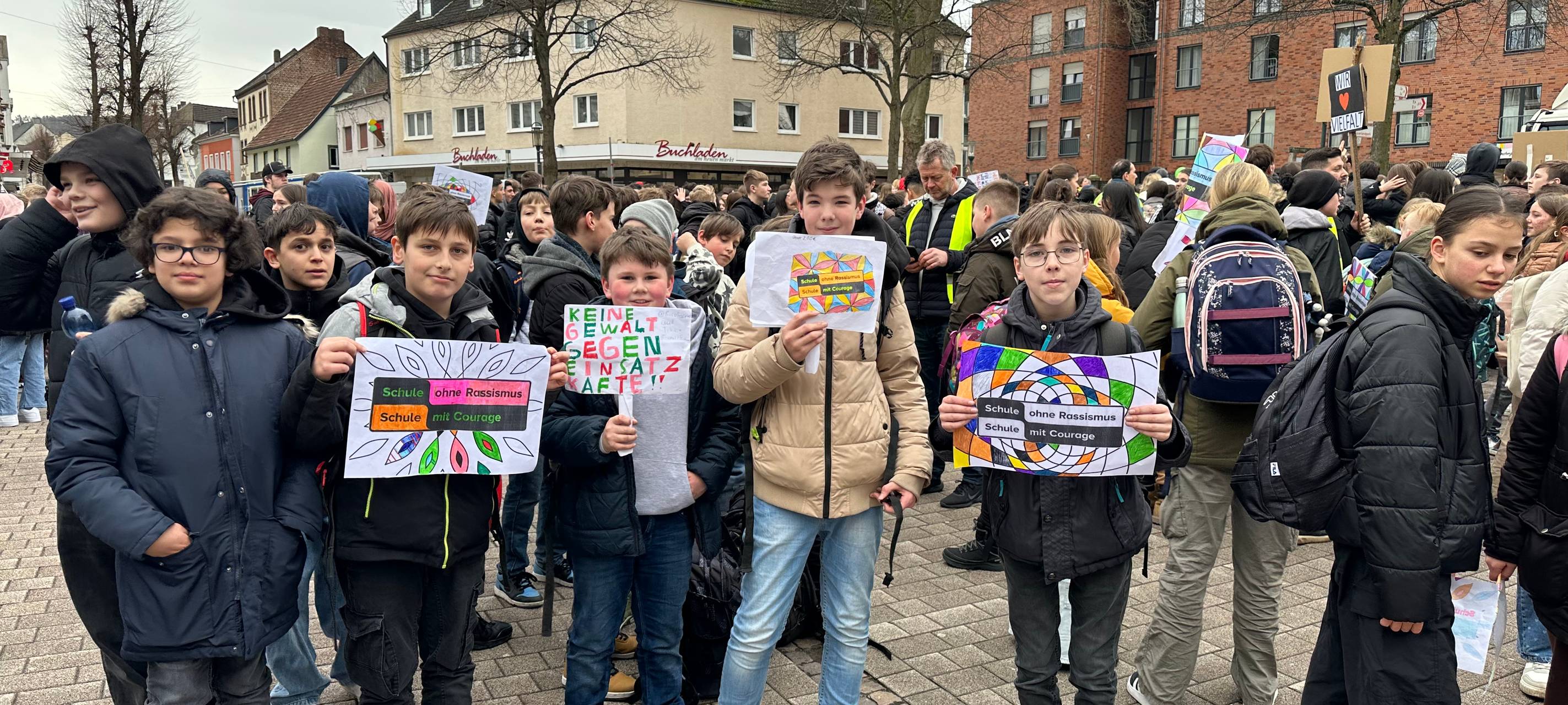 1.400 Schüler demonstrieren für Freiheit und Demokratie