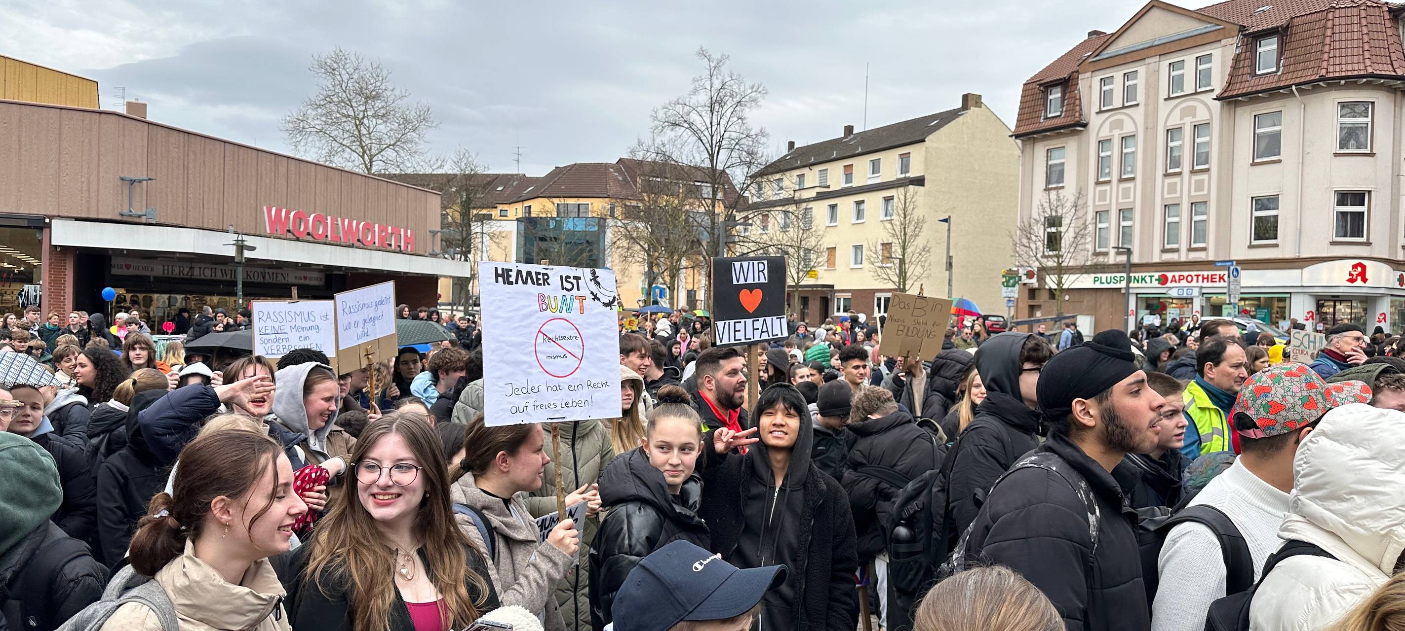 1.400 Schüler demonstrieren für Freiheit und Demokratie