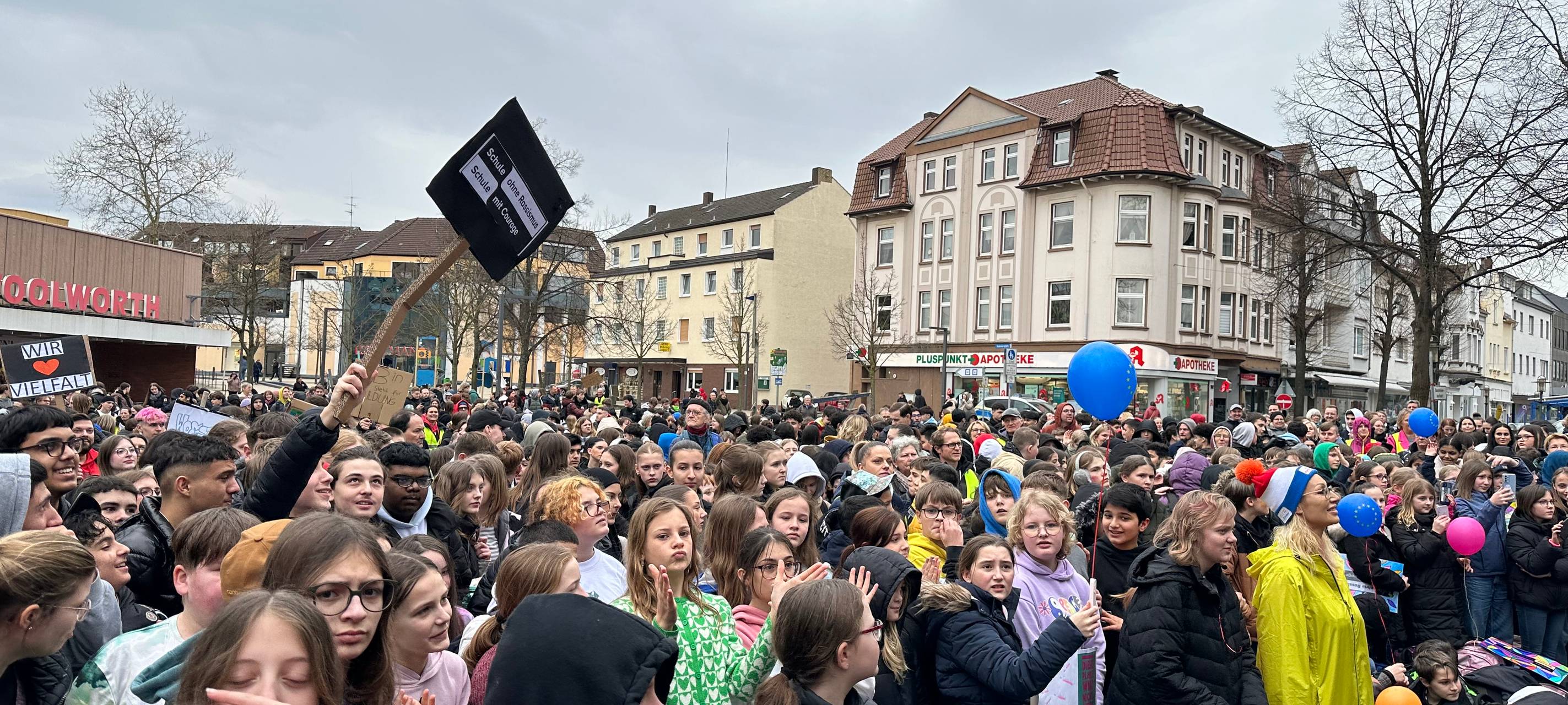 1.400 Schüler demonstrieren für Freiheit und Demokratie
