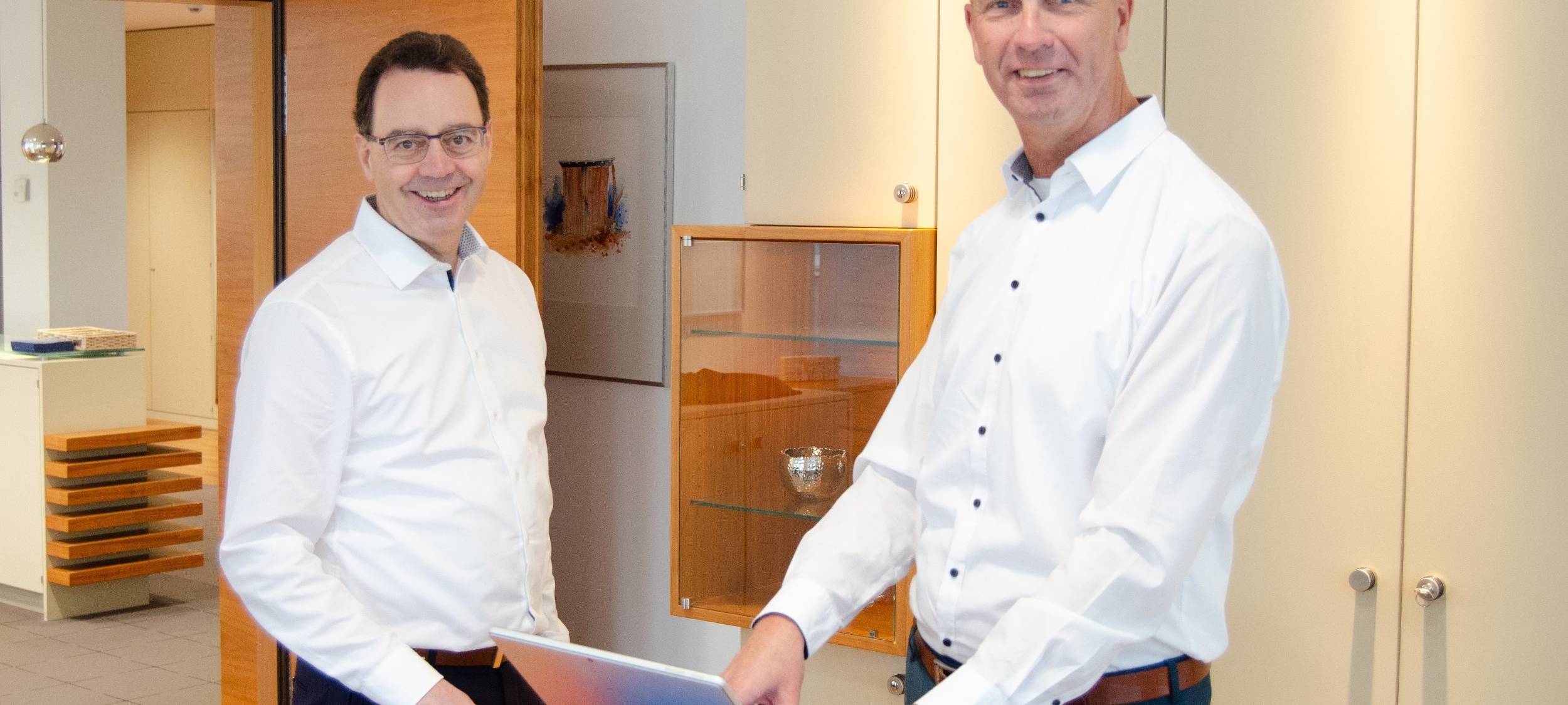 Vorstandsmitglieder Roland Krebs (Sprecher) und Jens Brinkmann blicken auf ein erfolgreiches Geschäftsjahr 2023.