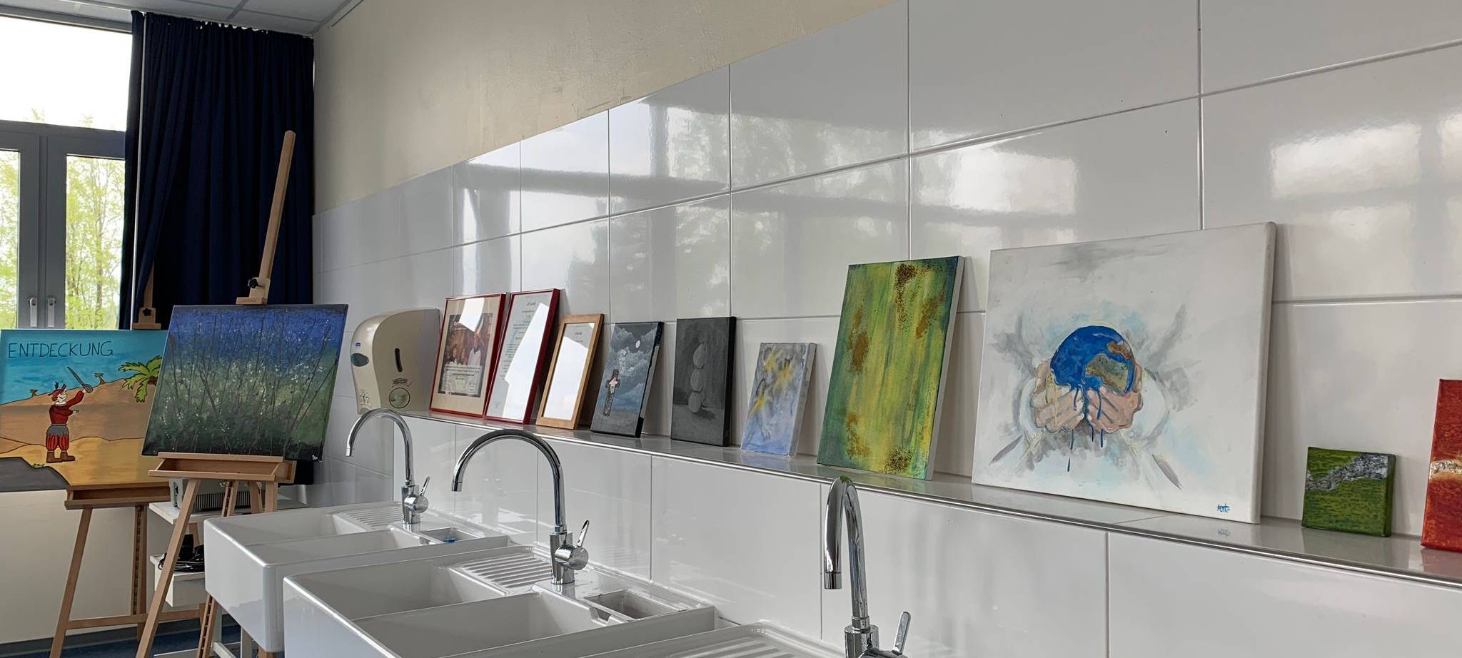 Neue Waschbecken für den Kunstunterricht wurden auch installiert.