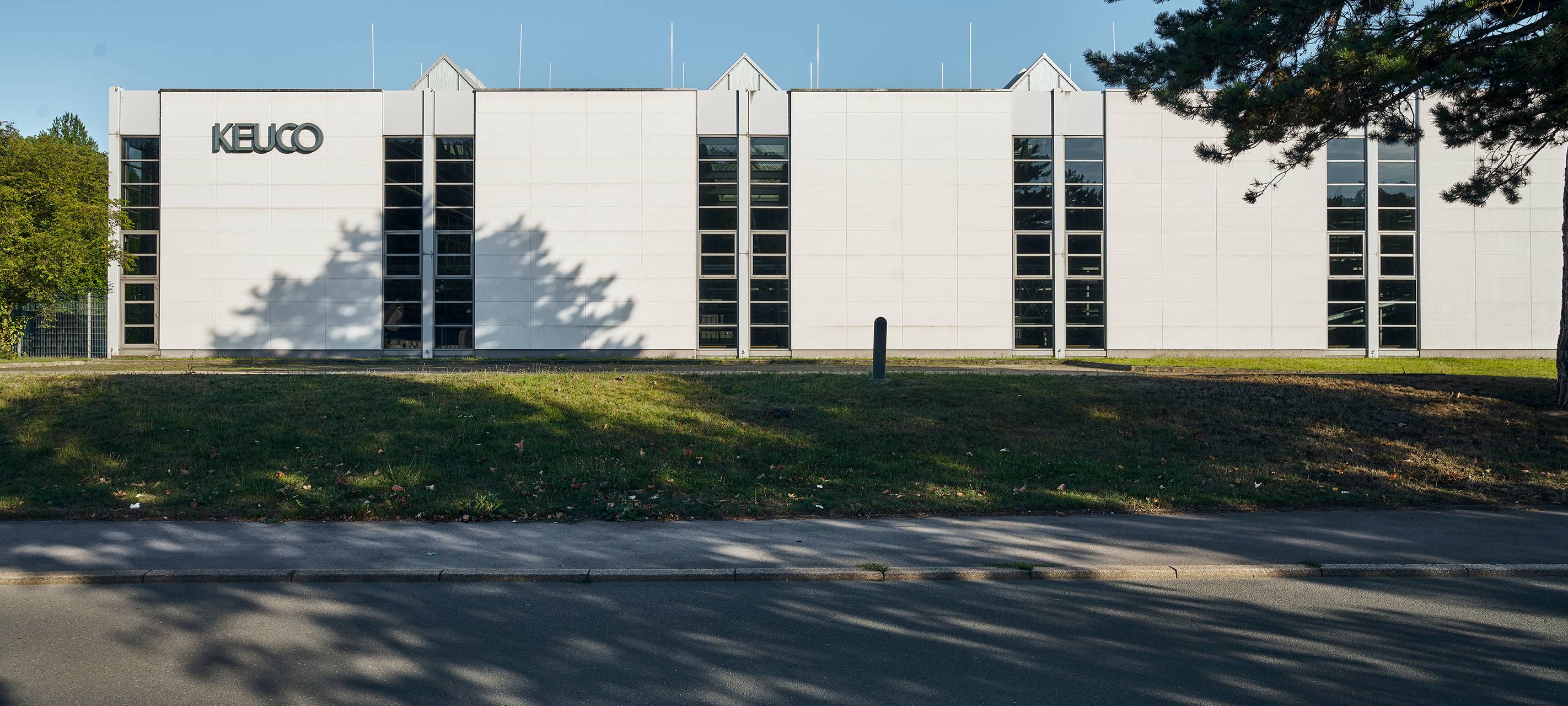 Hemeraner Badausstatter streicht Stellen