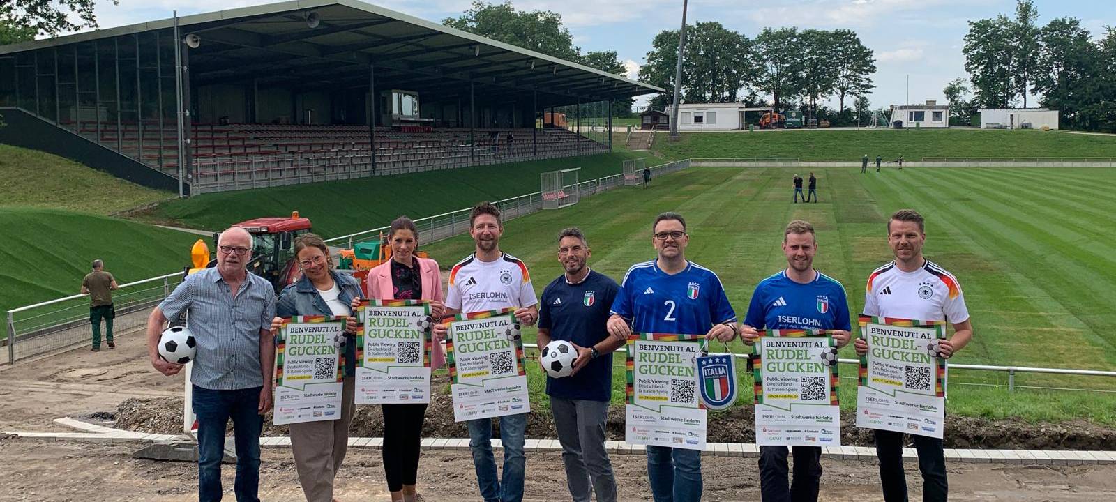 Bereit für die italienische Fußball-Nationalmannschaft: Das Iserlohner Hemberg Stadion mit neuem Rasen.