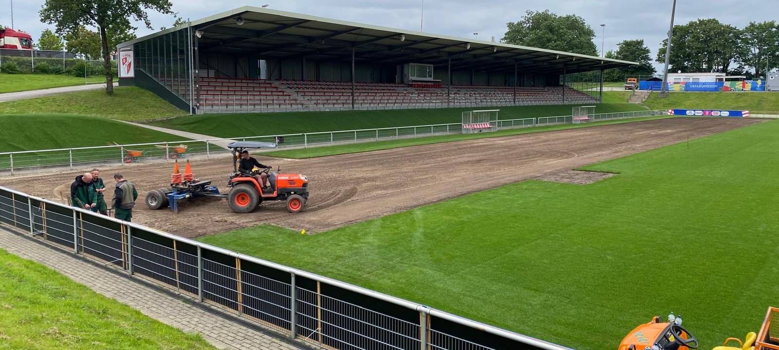 Rasen für Italien-Team in Iserlohn jetzt perfekt