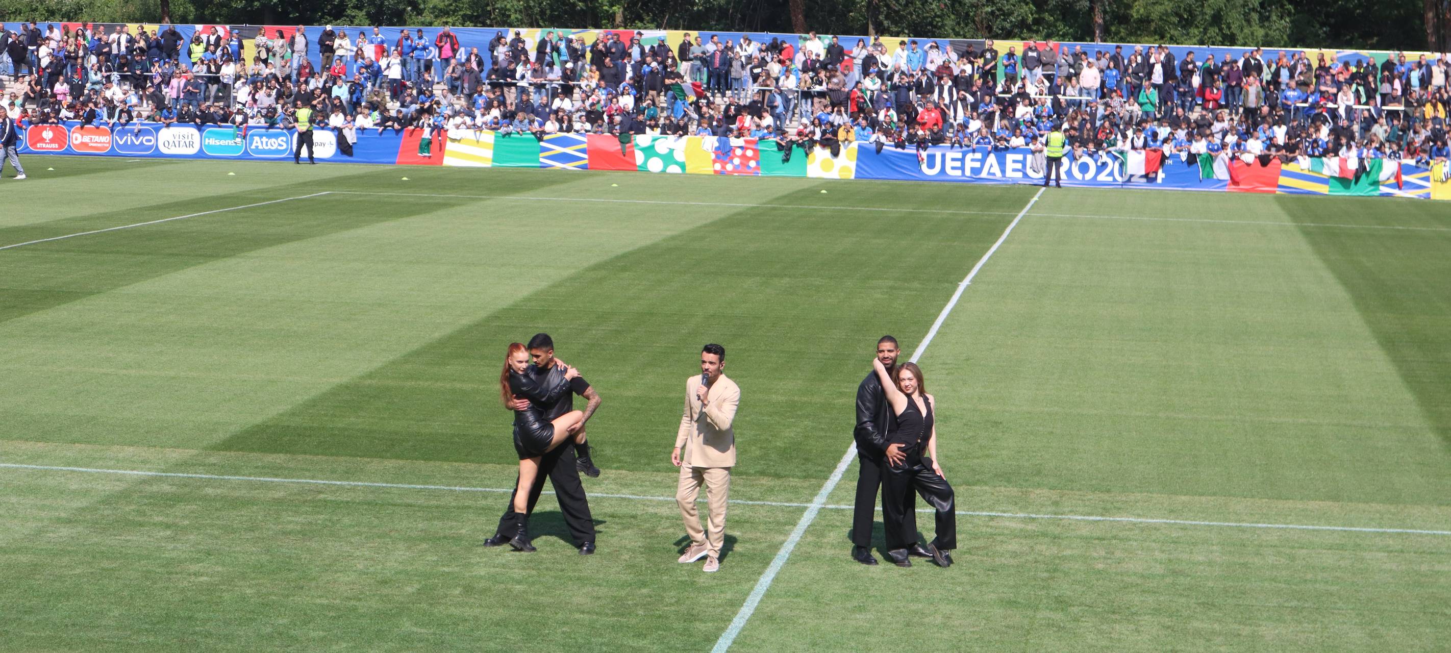Italienische Fußball-Nationalmannschaft begeistert Fans in Iserlohn
