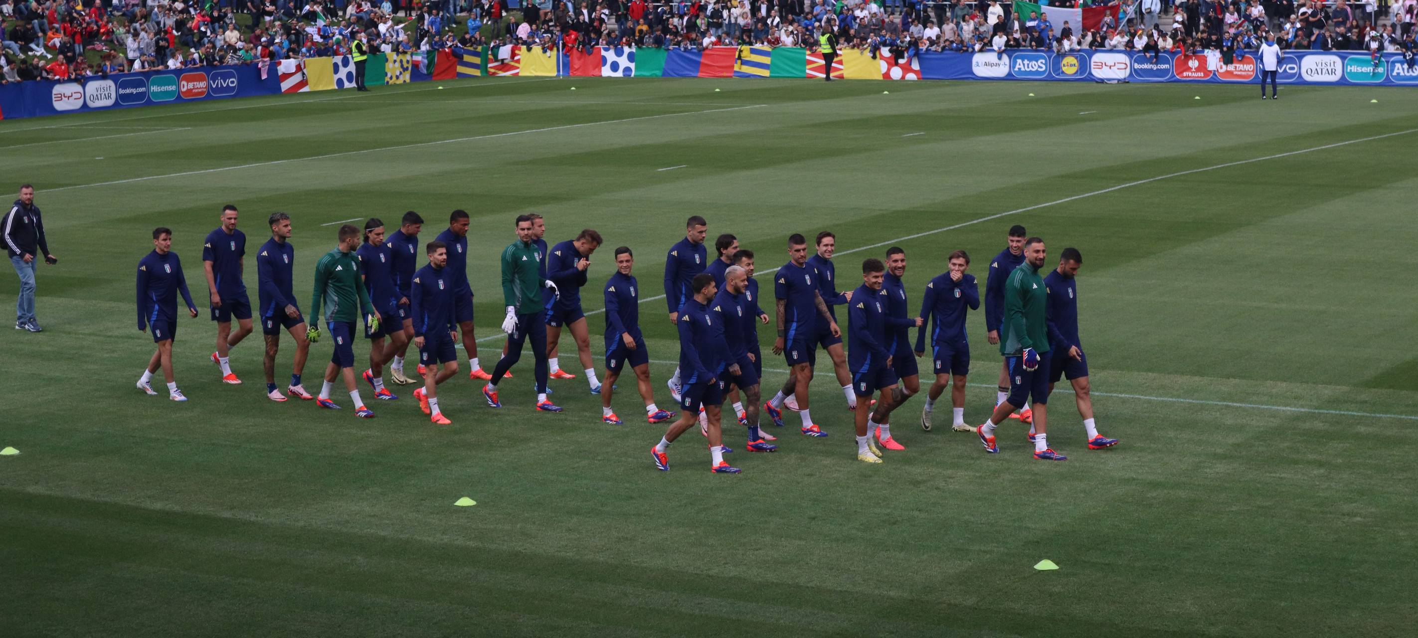 Italienische Fußball-Nationalmannschaft begeistert Fans in Iserlohn