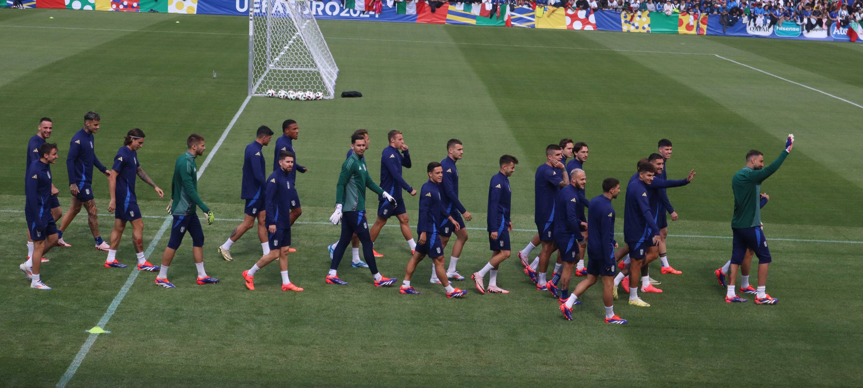 Italienische Fußball-Nationalmannschaft begeistert Fans in Iserlohn