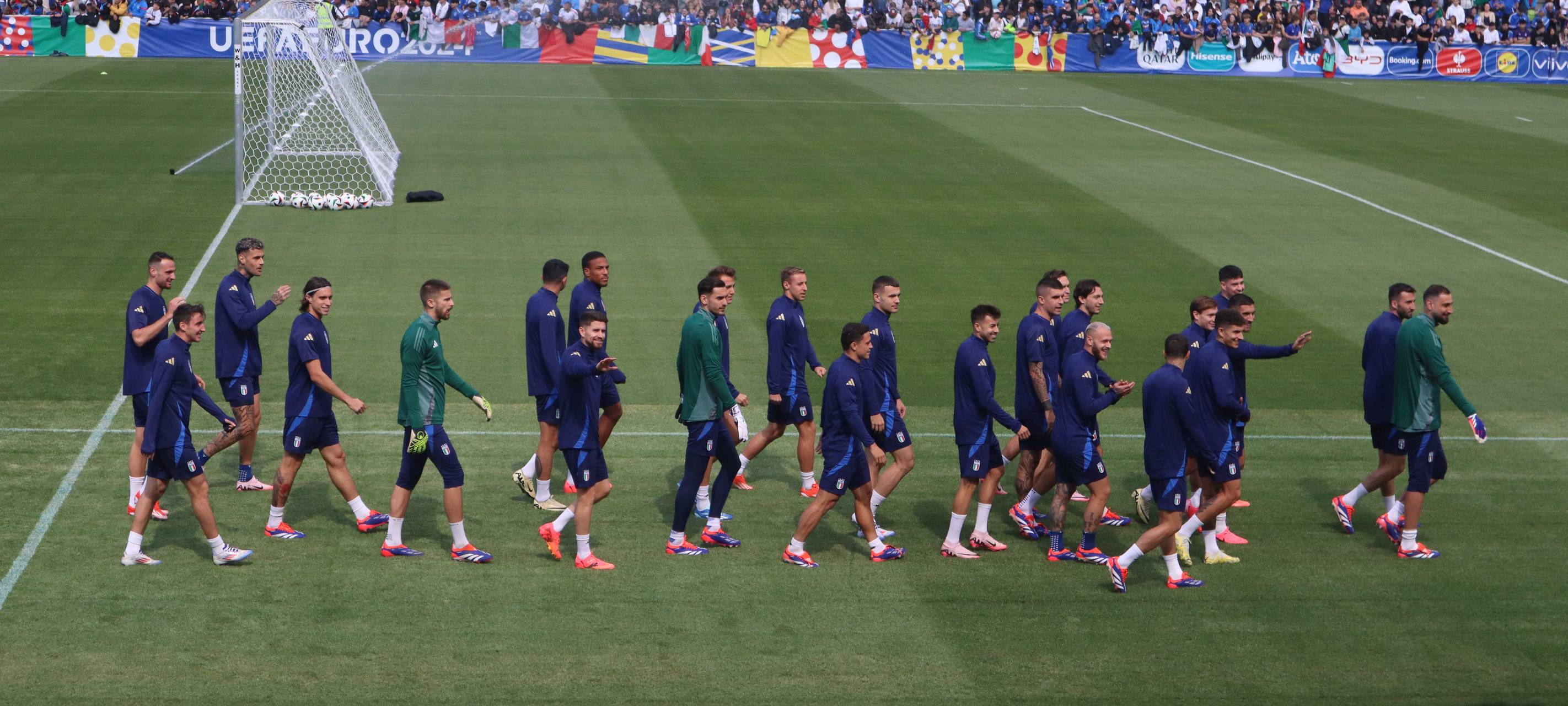 Italienische Fußball-Nationalmannschaft begeistert Fans in Iserlohn