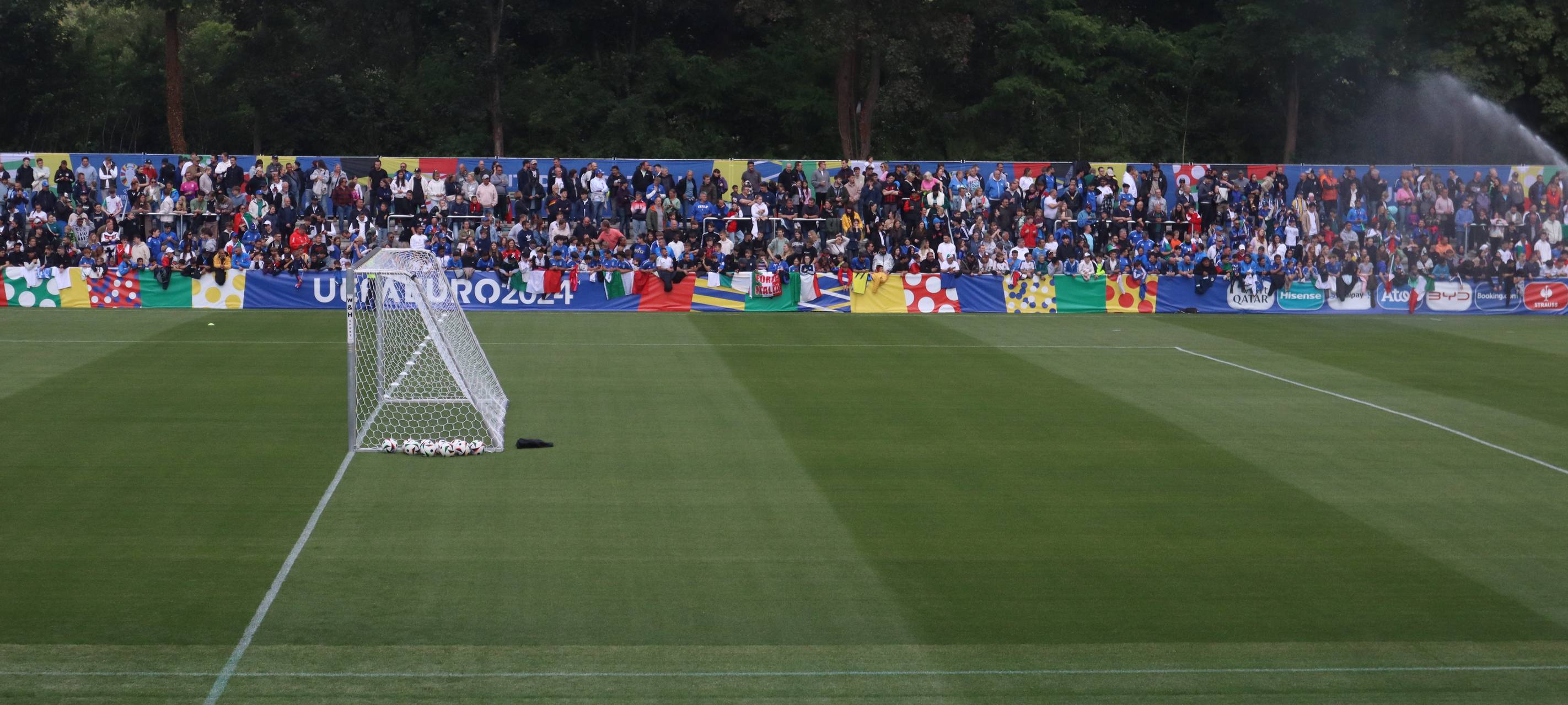 Italienische Fußball-Nationalmannschaft begeistert Fans in Iserlohn