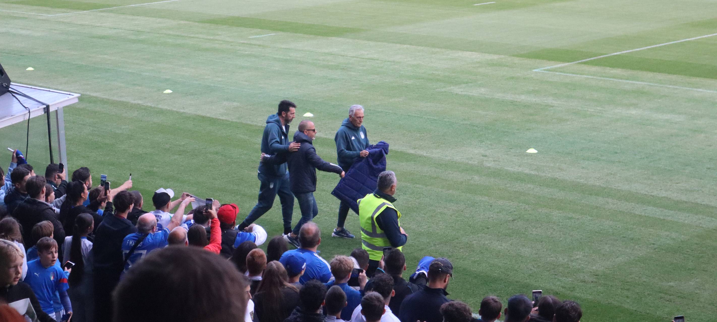 Italienische Fußball-Nationalmannschaft begeistert Fans in Iserlohn