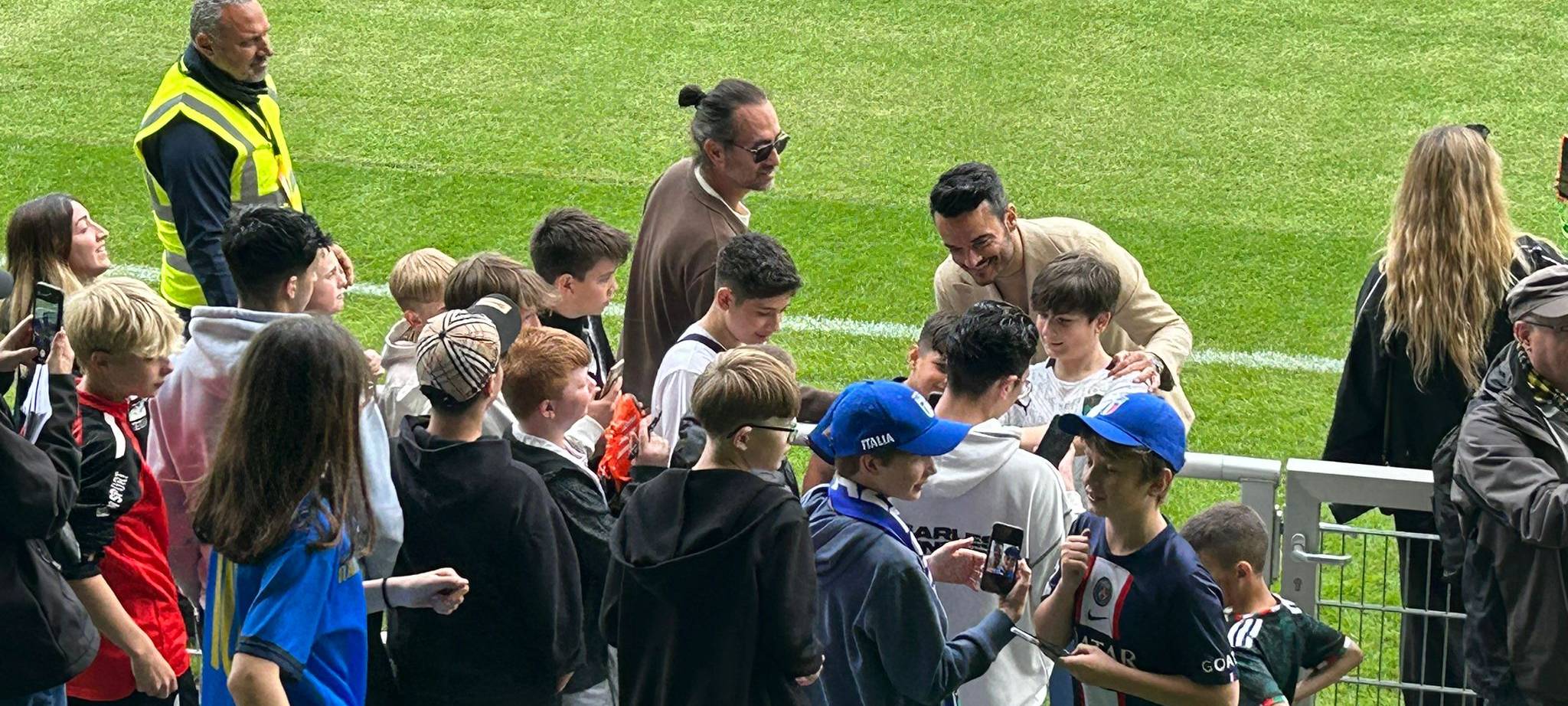 Italienische Fußball-Nationalmannschaft begeistert Fans in Iserlohn
