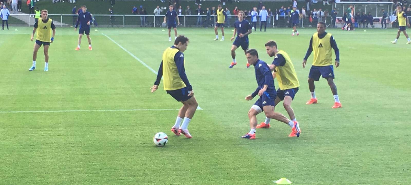 Italienische Fußball-Nationalmannschaft begeistert Fans in Iserlohn