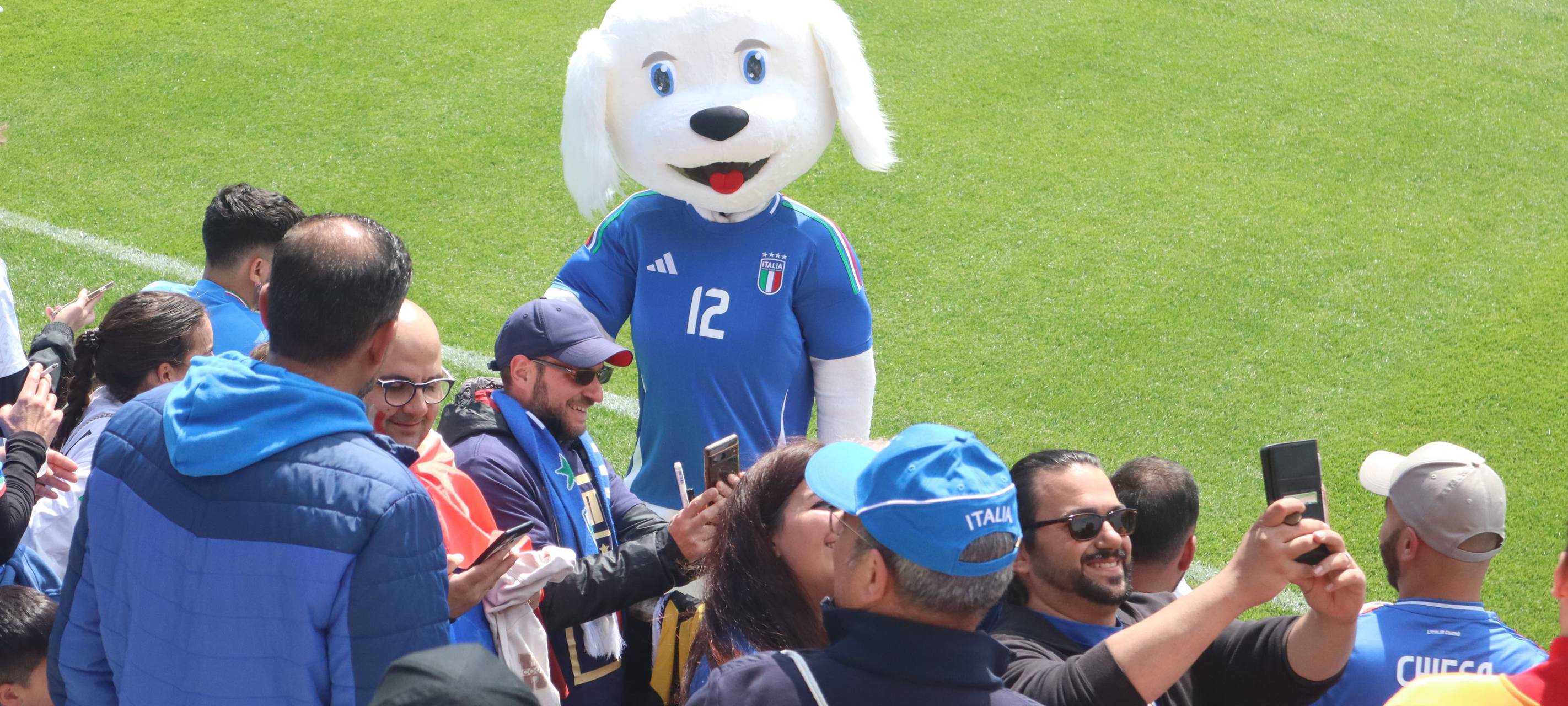 Italienische Fußball-Nationalmannschaft begeistert Fans in Iserlohn